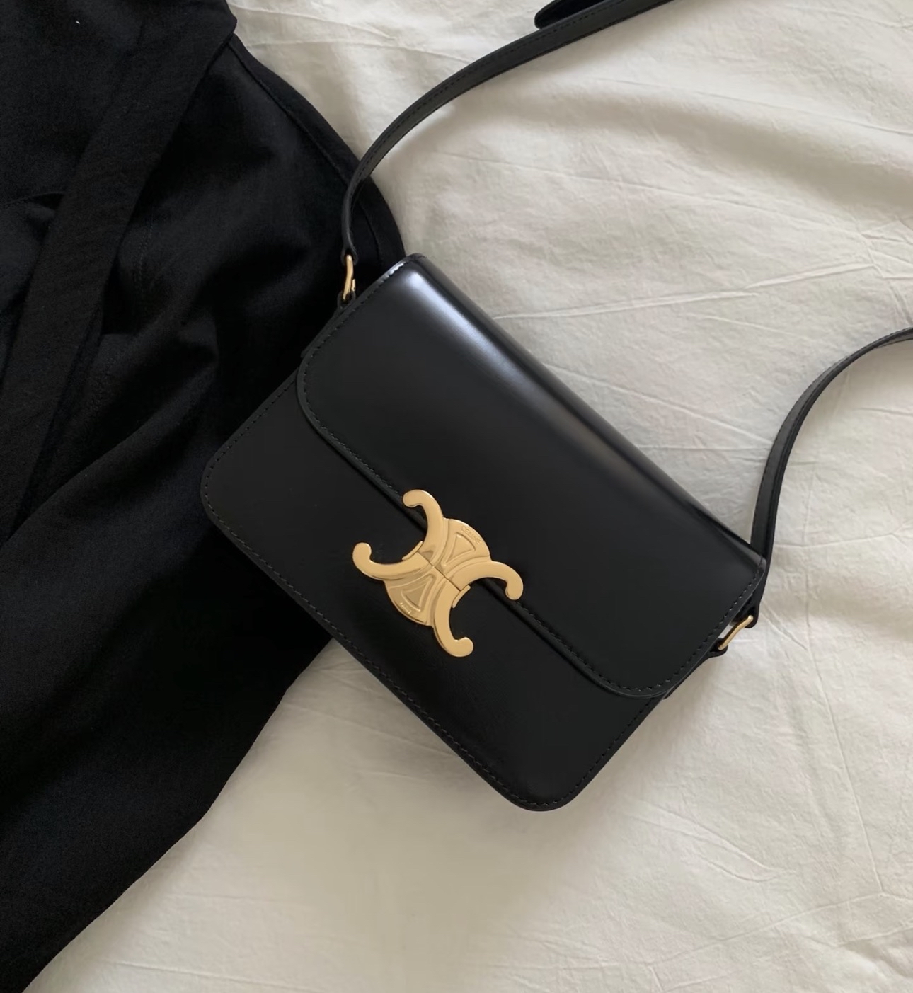 訂貨 💕 Celine 黑金 Teen Triomphe Bag Size 18.5x13.5x7cm