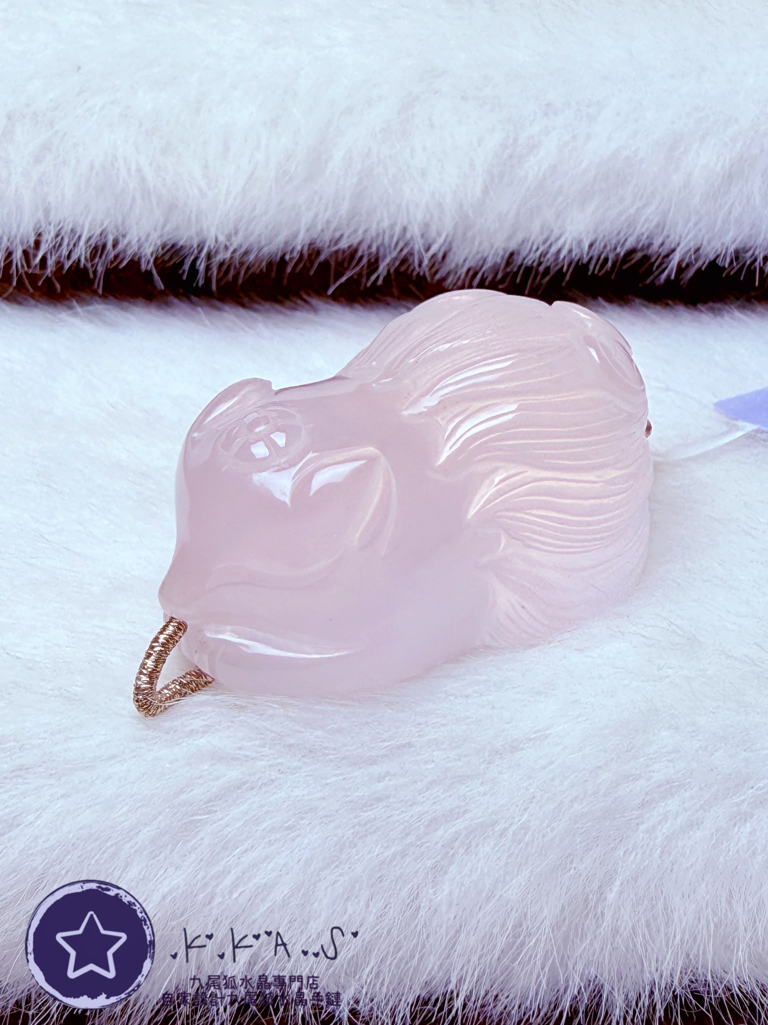 K00556 粉水晶 趴趴狐 - 吊墜/手牌兩用款
