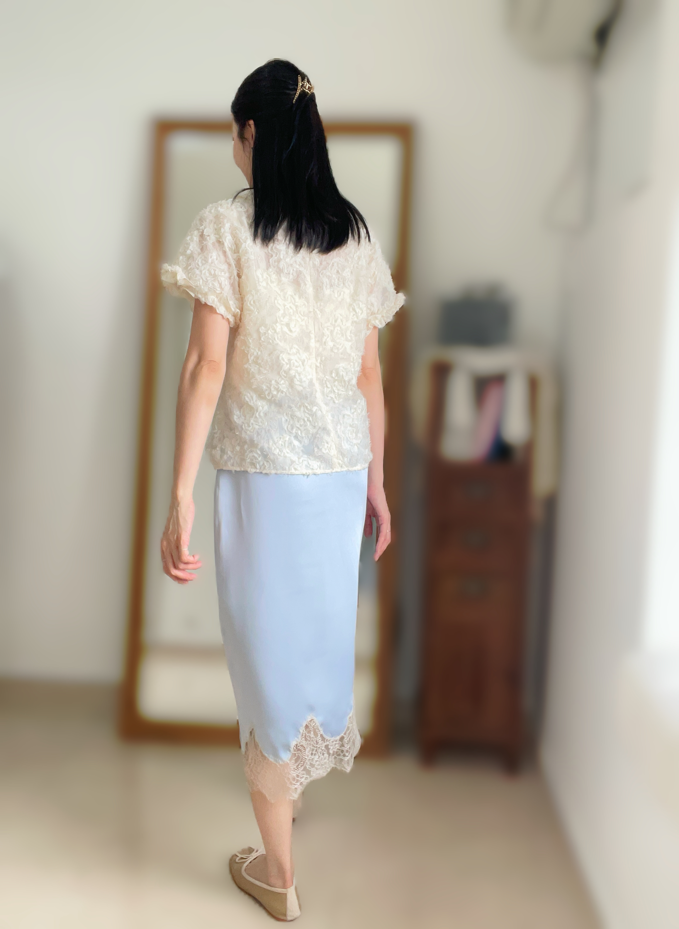 Elegant silky lace skirt