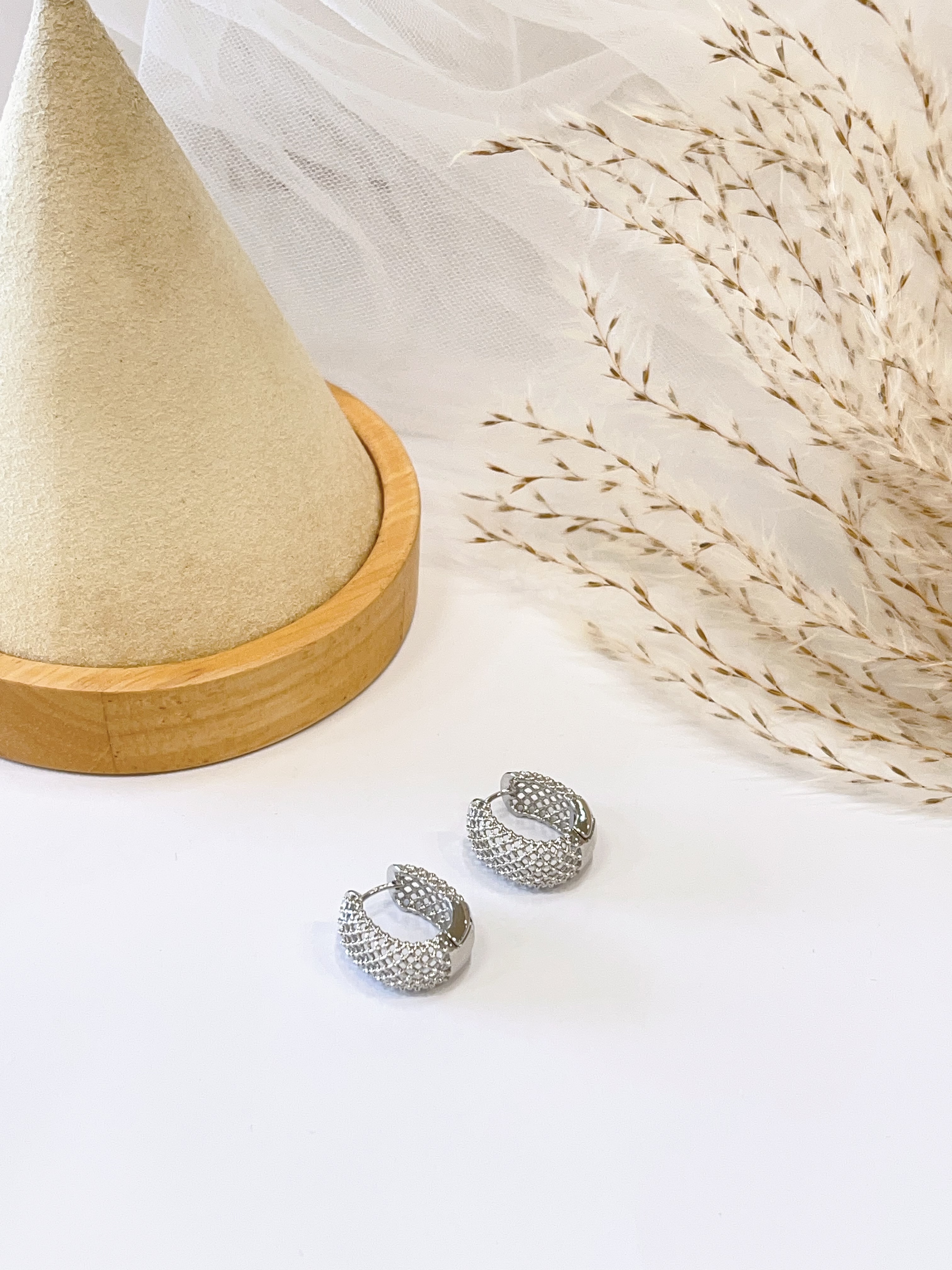 银色编织镂空圆形耳扣耳环