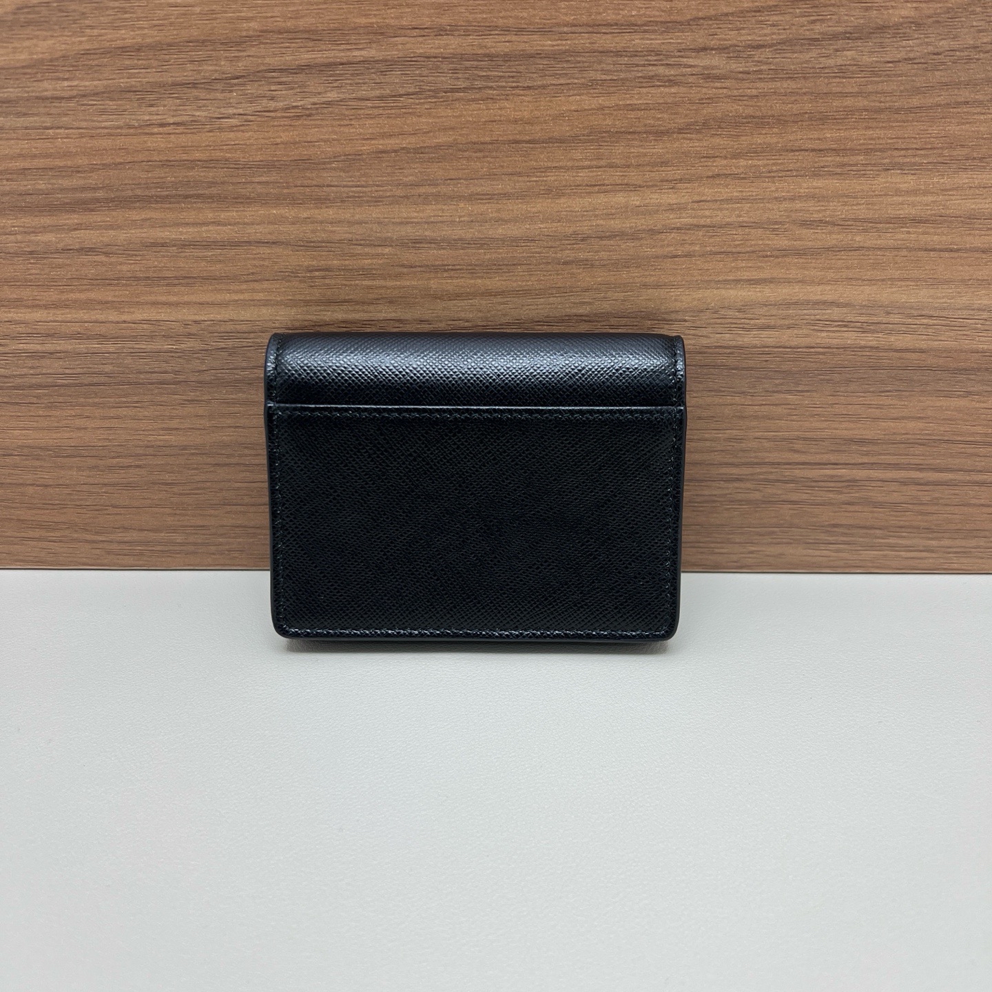 【預訂貨品】Prada 十字紋牛皮卡包