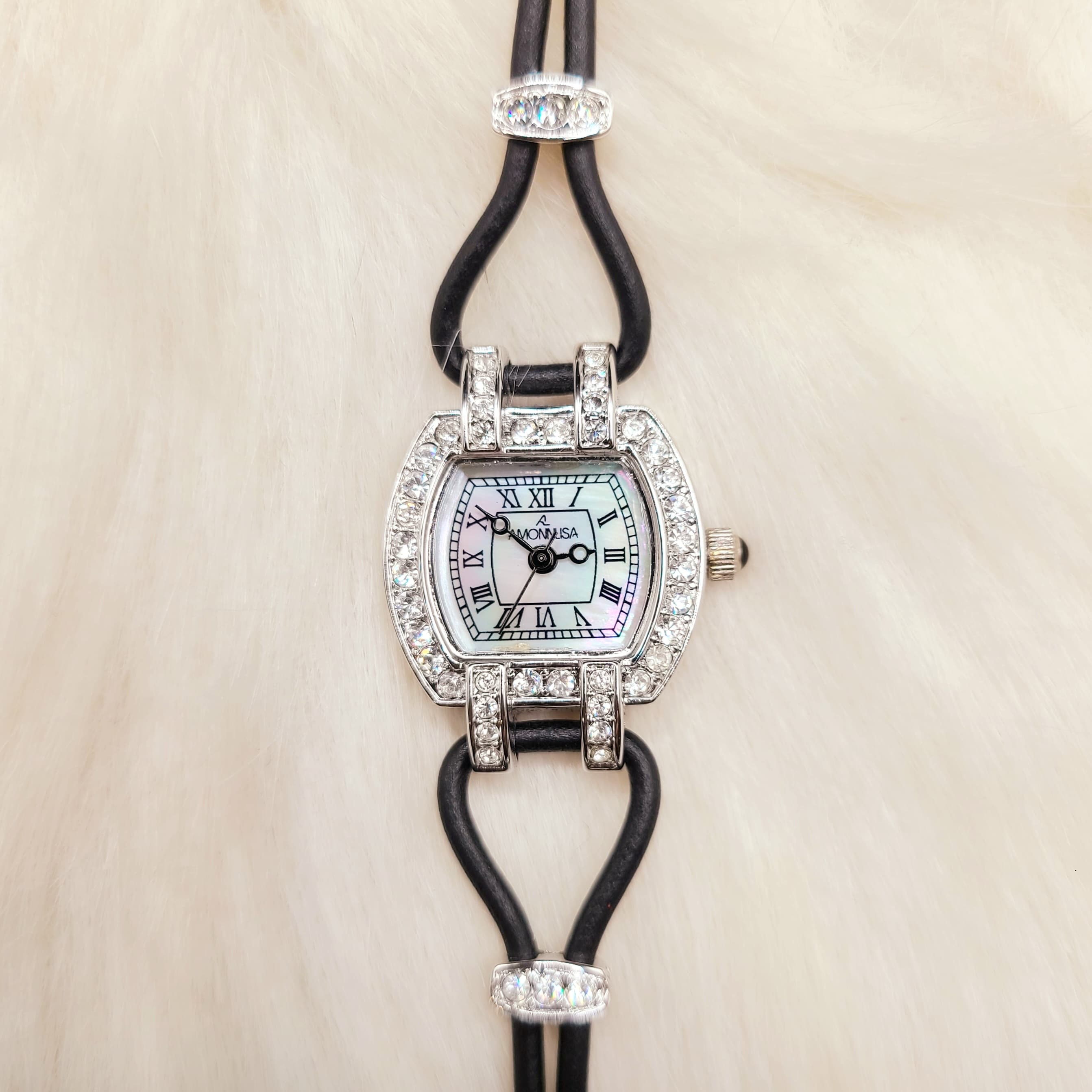 Amonnlisa 水晶貝母皮繩石英錶