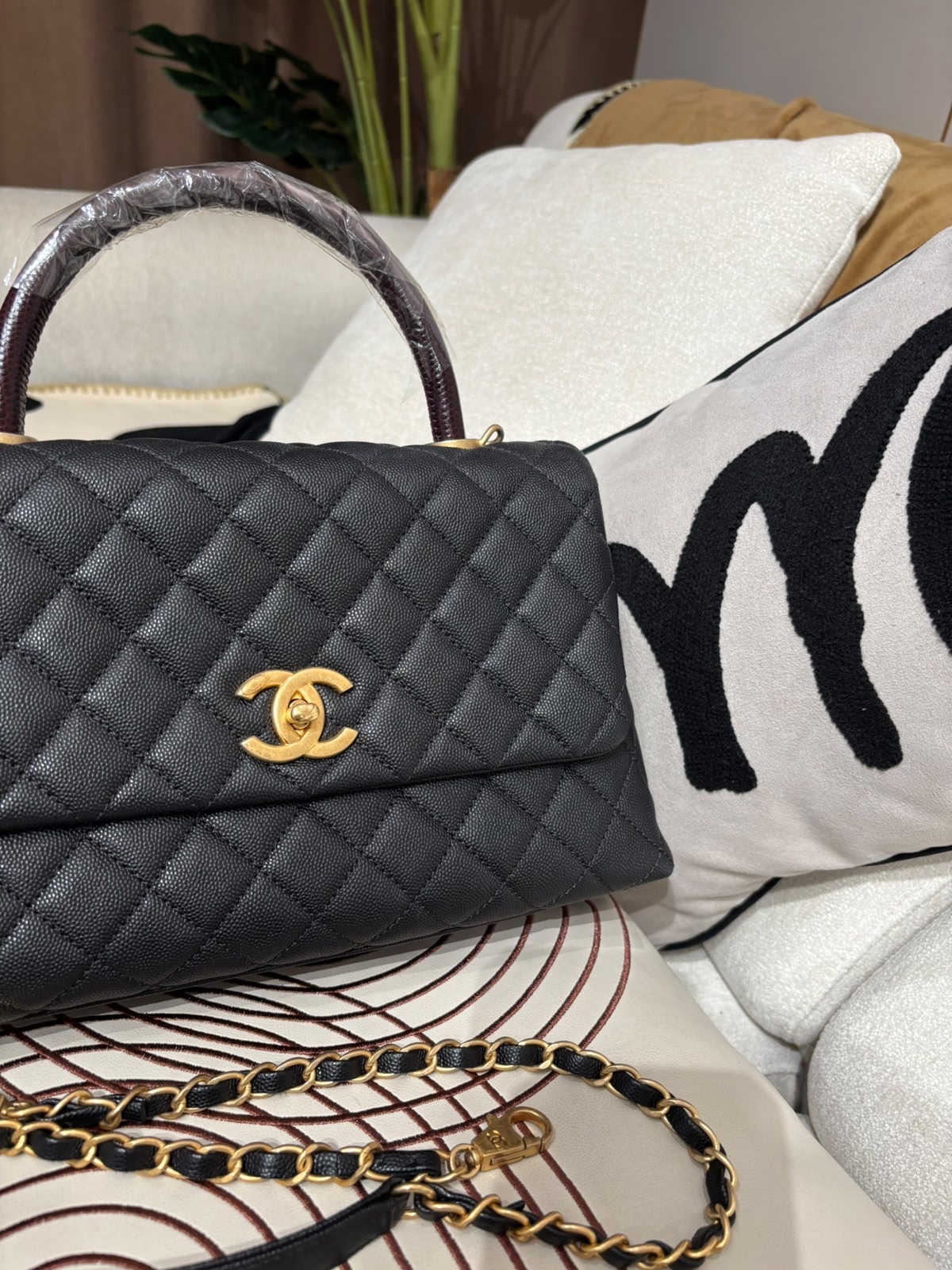 Chanel Coco Handle Medium 黑色荔枝牛皮金扣 100%Authentic, 98%New ✅29Card✅Dust bag✅Box