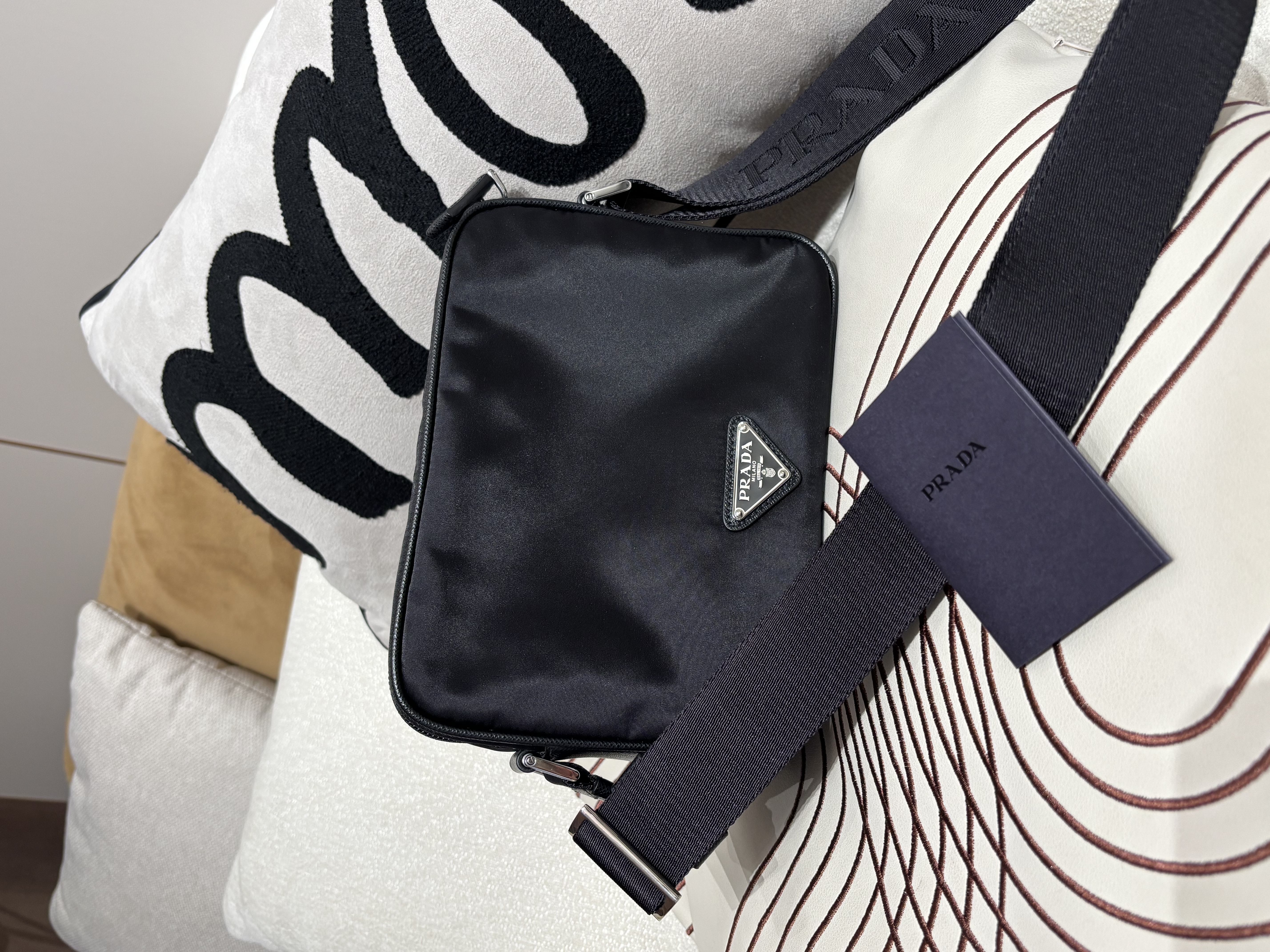 全新Prada re-nylon crossbody bag 100%Authentic ,Brand New ✅nfc,booklet✅塵袋