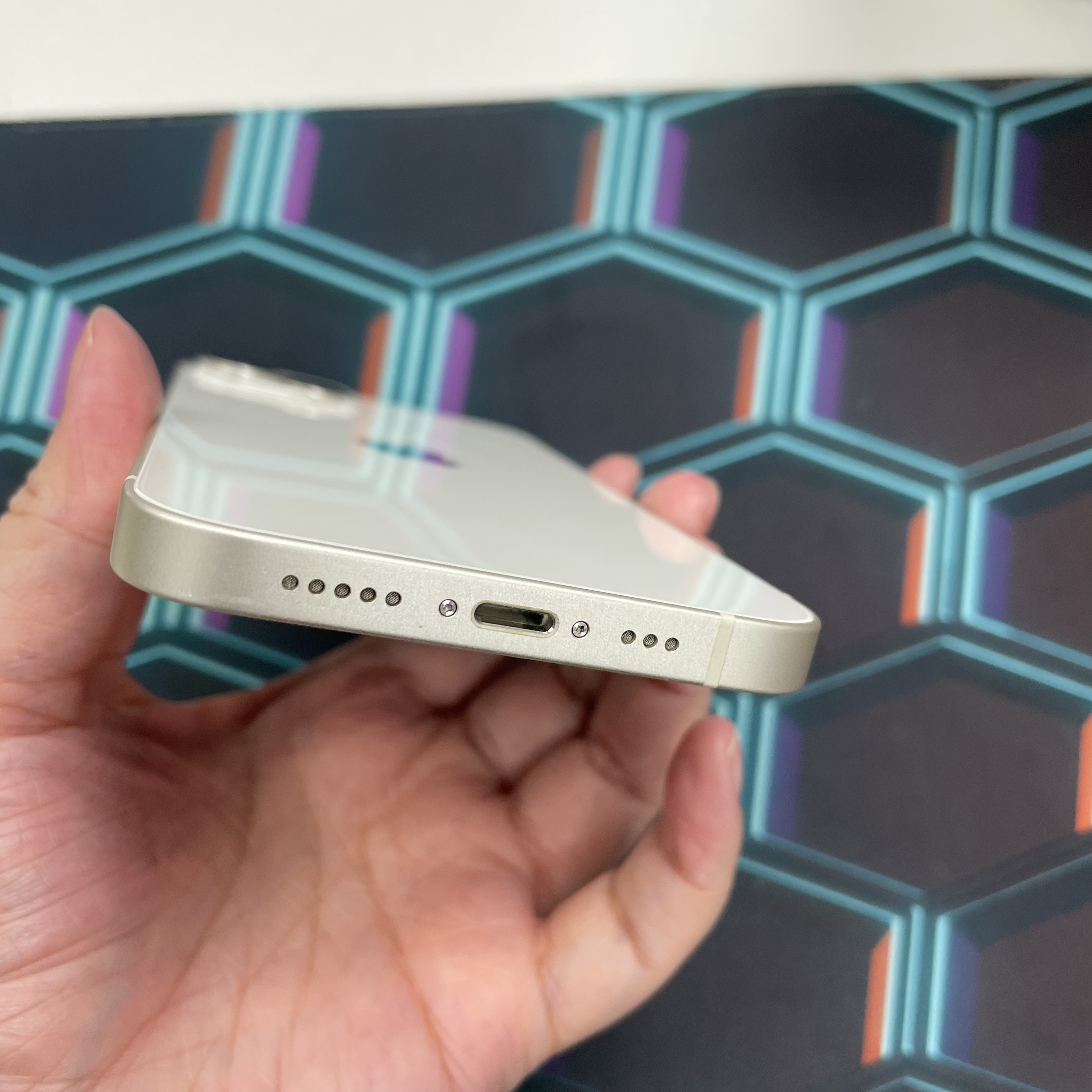 *6416 13 勁靚機 128GB 電83 白色 white