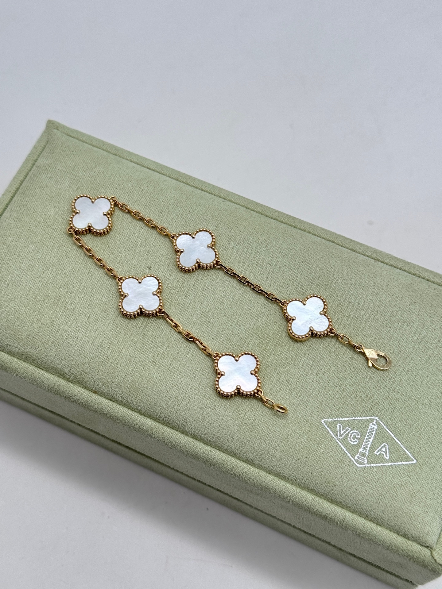 Pre owned VCA Alhambra 260404101