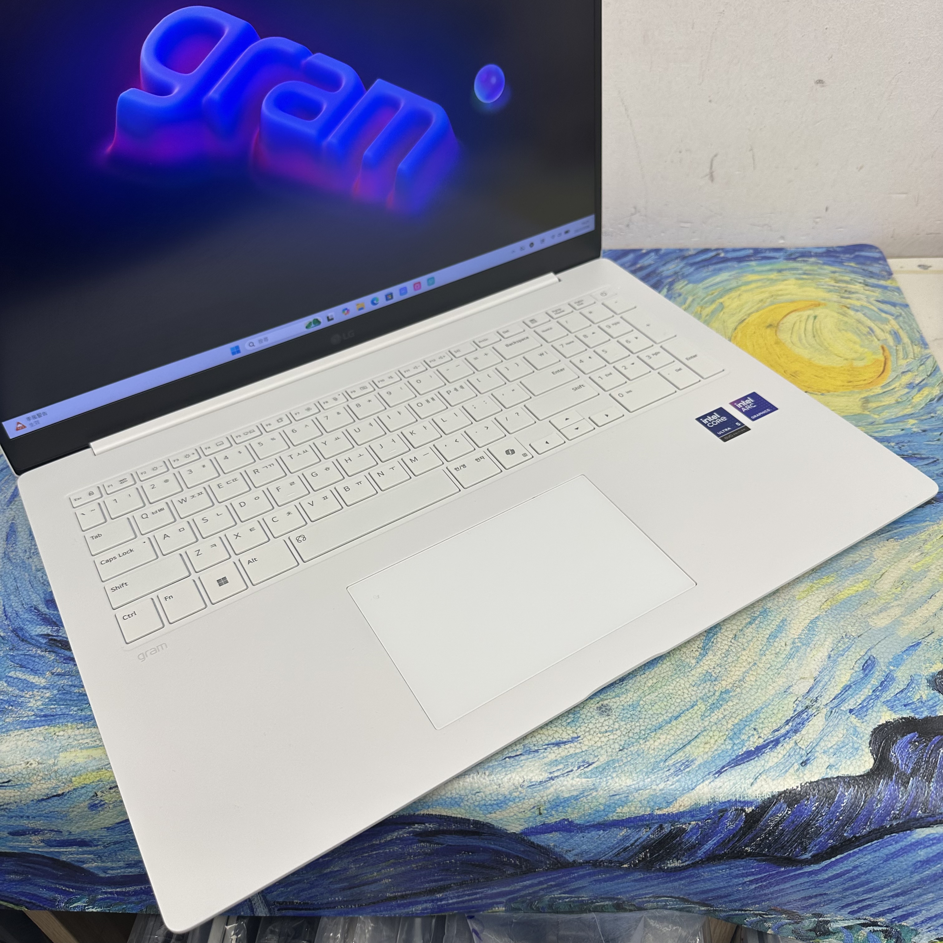 (LG超輕薄🤩文書機 ) LG 樂金 / Ultra 5 225H / 16GB Ram/512GB SSD/超輕薄機身/白色 /Laptop / Notebook / Movie / Netflix / Ultrabook / 16寸 / 文書 / Windows / Office 