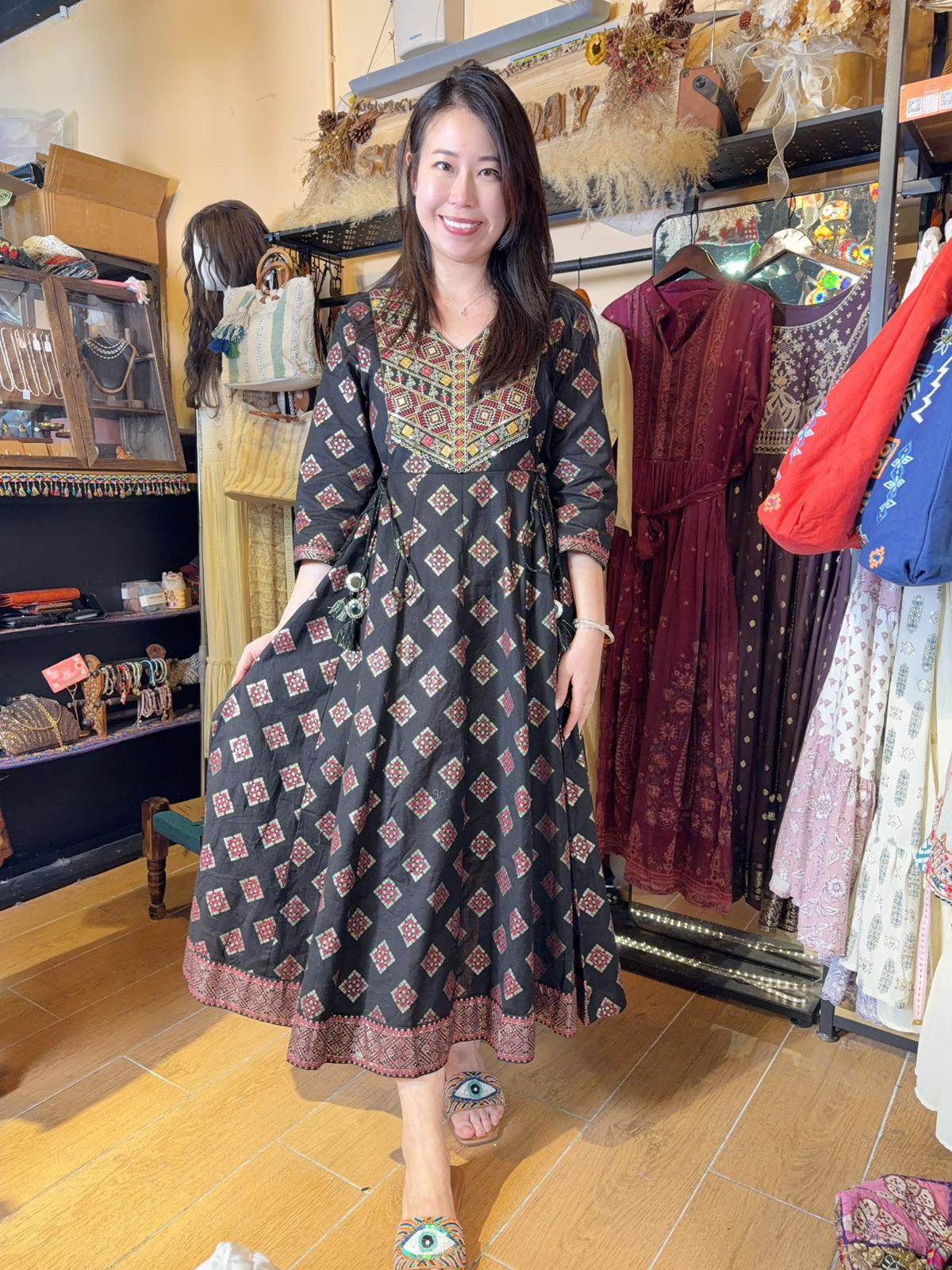 Black V-Neck Emb. 4-Rope Mirror OP 49" #1496