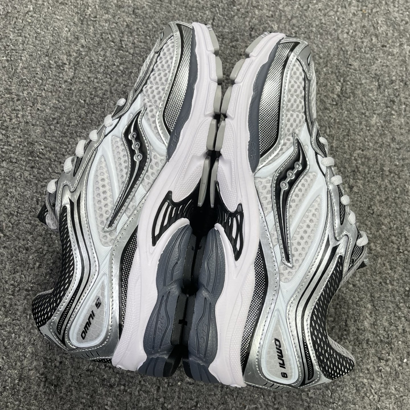 Saucony ProGrid Omni 9