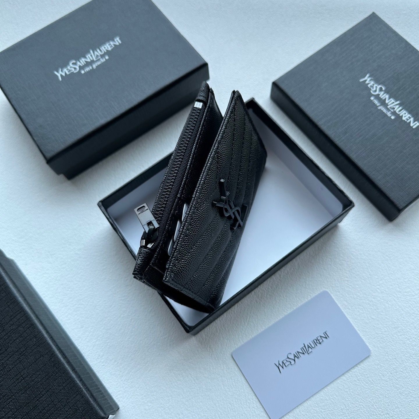 $210隻。Y*sl魚子醬拉鍊短銀包