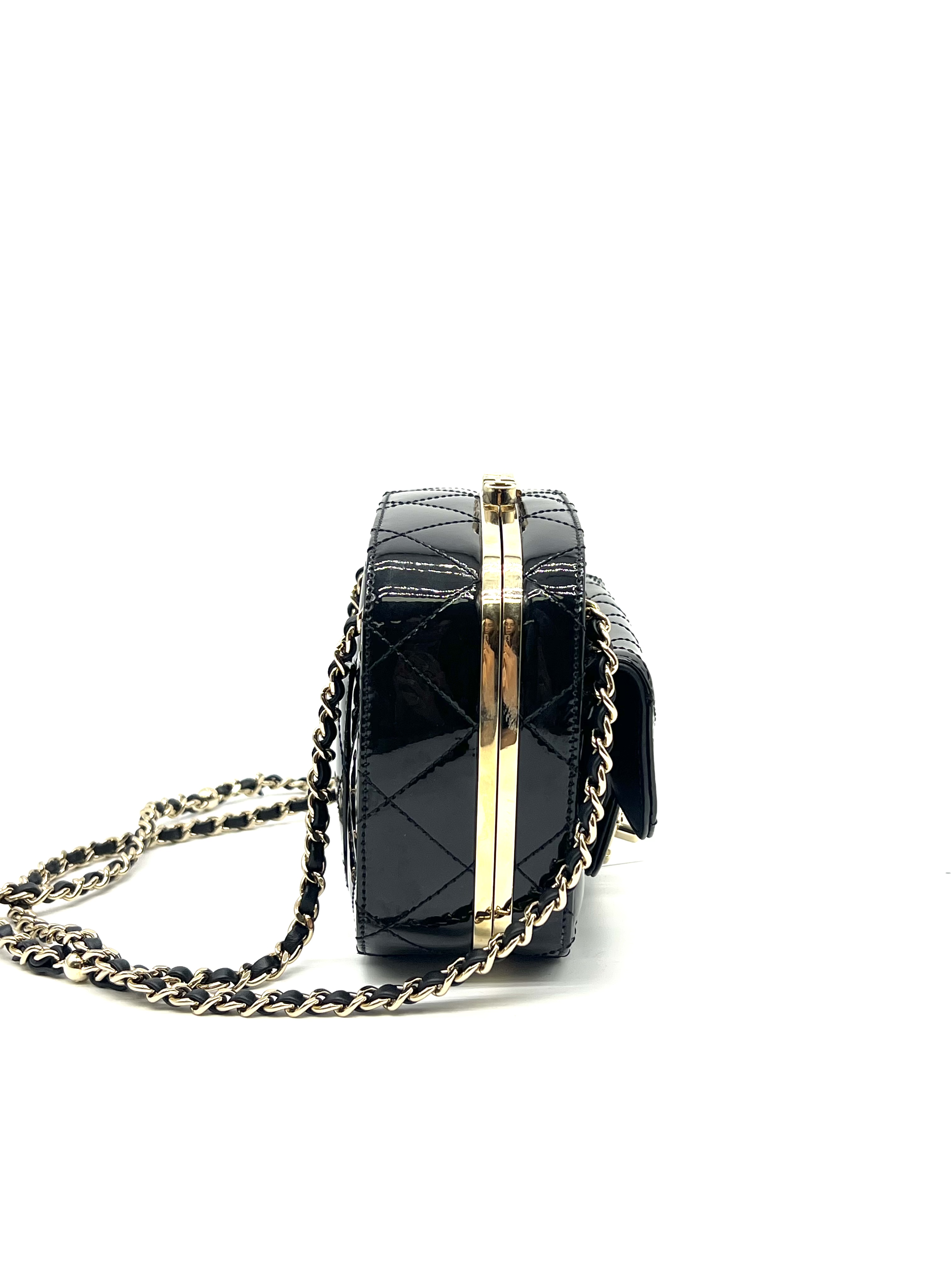 Pre-Owned CHANEL Matelassé Mini Camera Bag / Product Code: 26041507