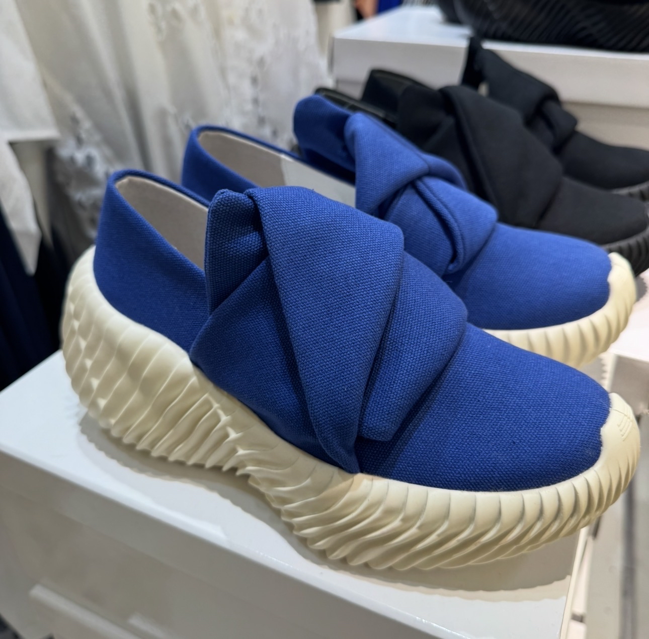 💕 Gomme blue sneakers size M 💕