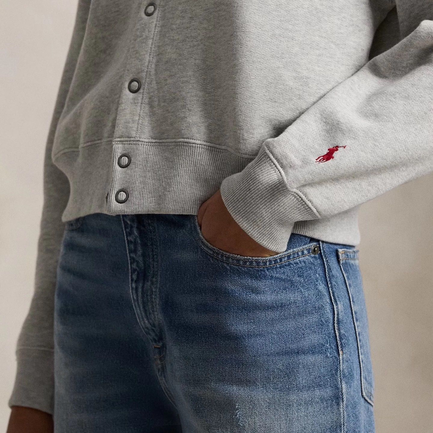 $210件。RL字母印花圓領按扣開襟衛衣~