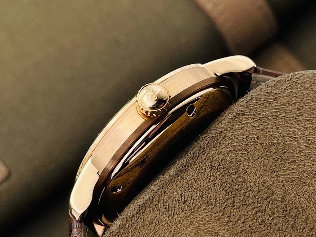 原版开模 市场最高版本 爱.彼 JULES AUDEMARS系列男士腕表！ 1⃣️机芯型号：2824改3120自动机械，透底设计！稳定零返修！ 2⃣️表径41毫米！ 3⃣️大三针简约表盘！ 4⃣️316L精钢壳套！