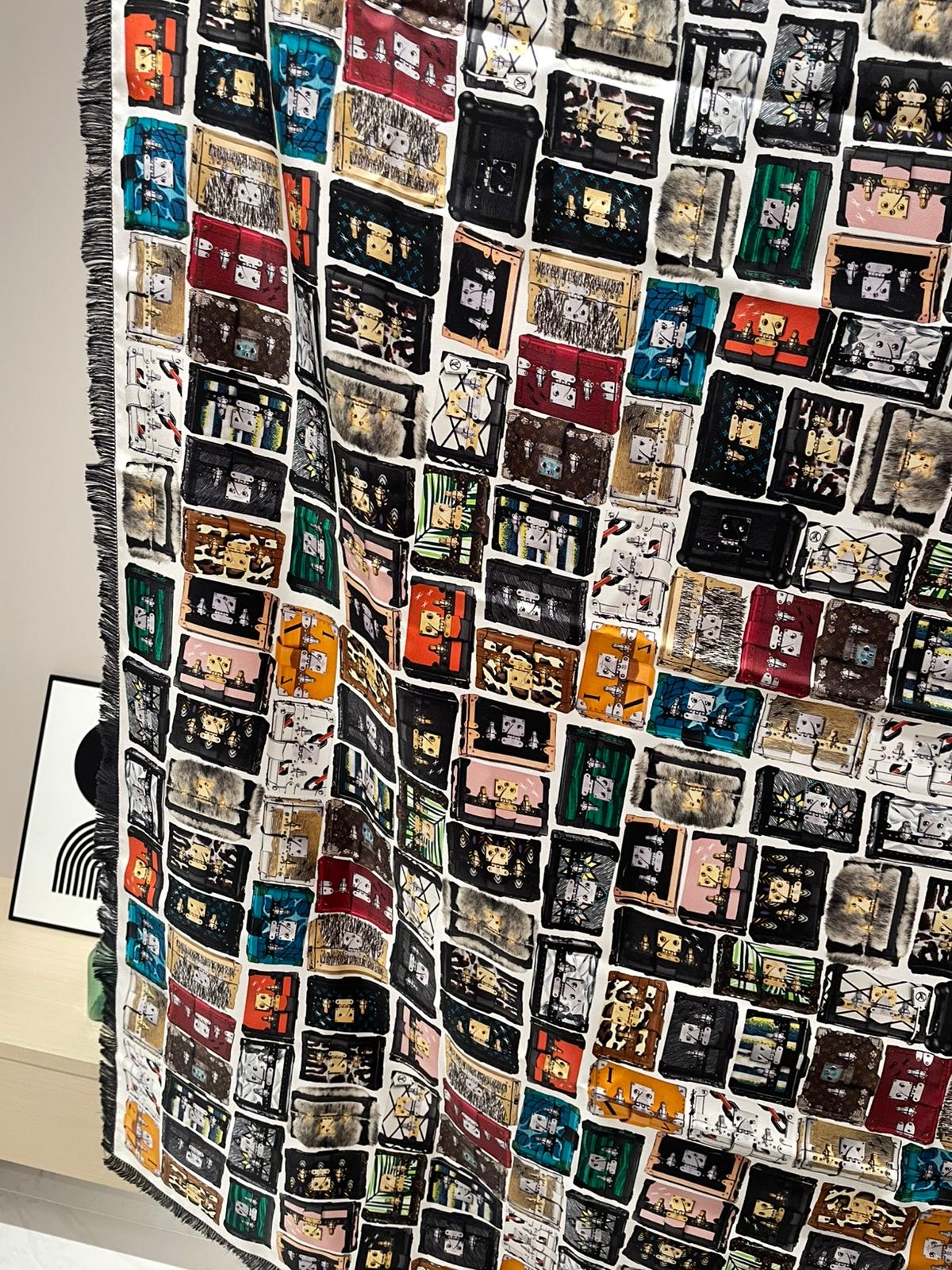 LV Scarf 100%Authentic,99%new ✅box 
