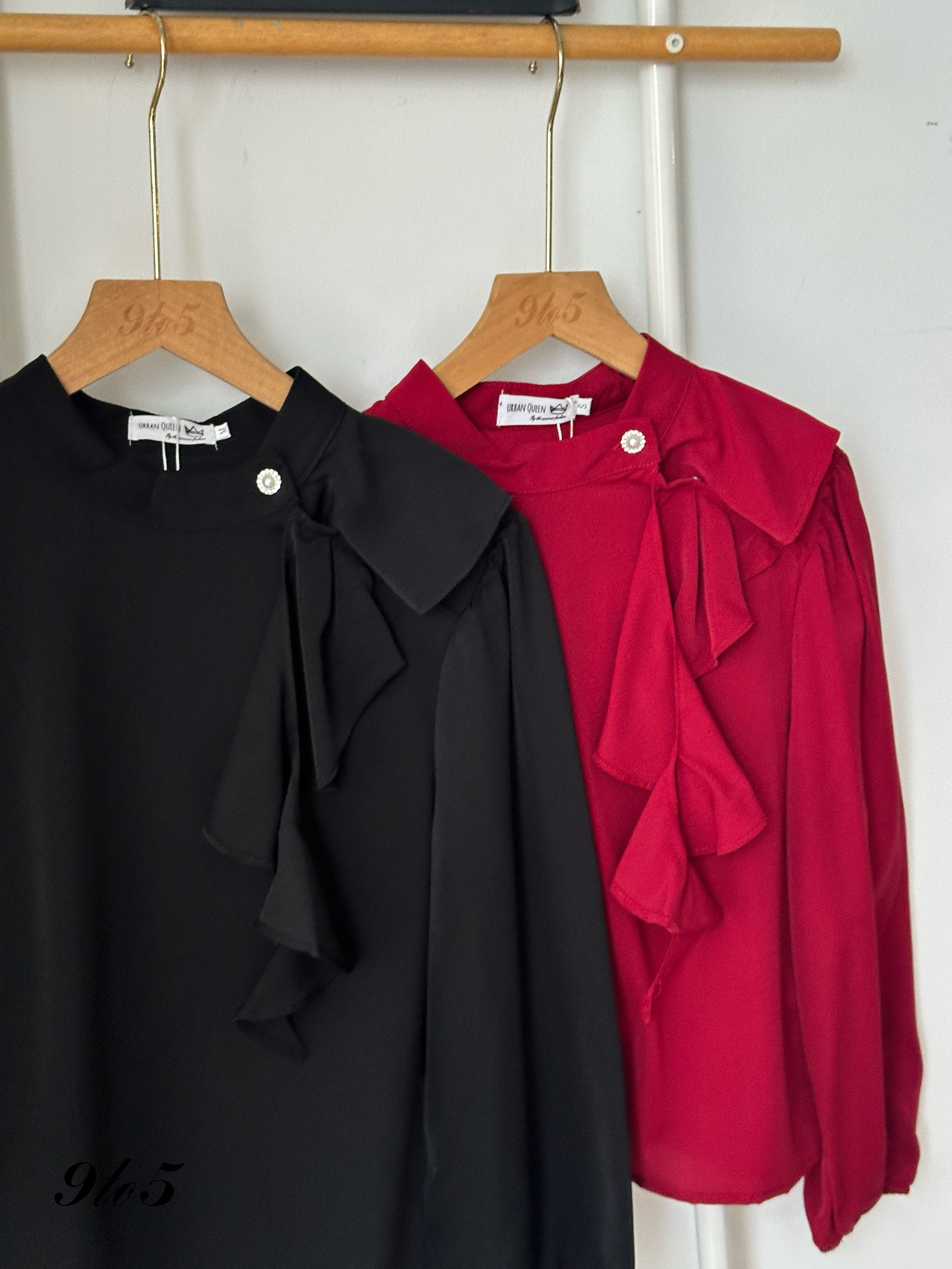 T3970 Mock Neck Shirt - Black & Red