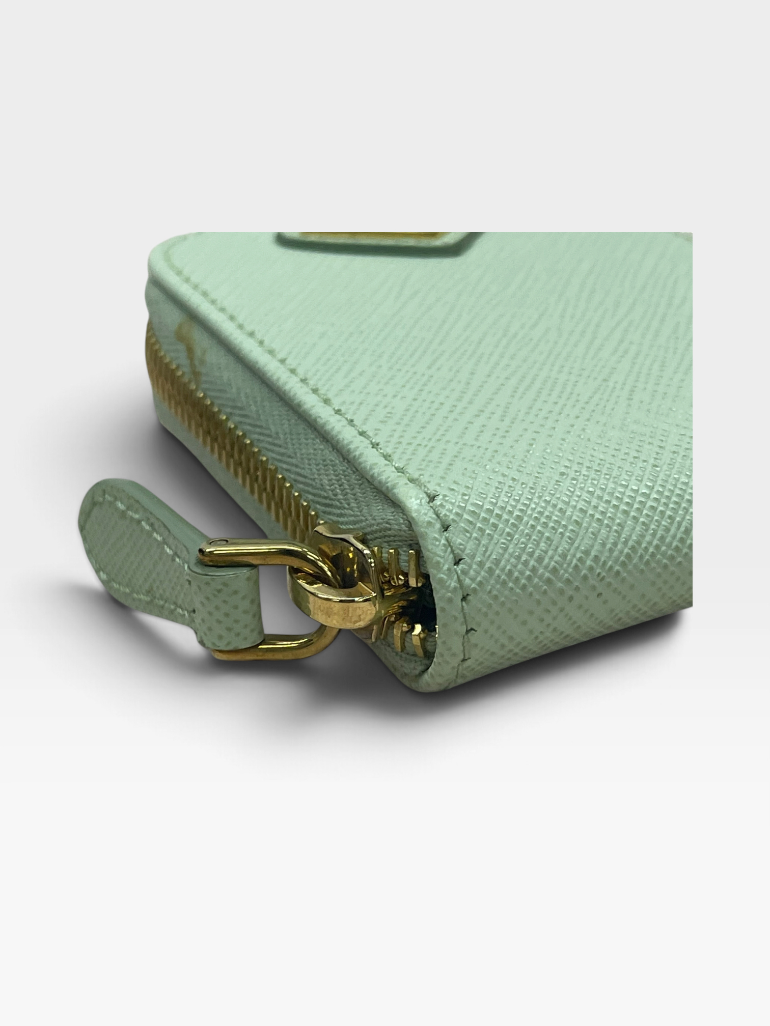 Pre-Owned Prada Saffiano Leather Re-Edition Bag / Product Code: 100105