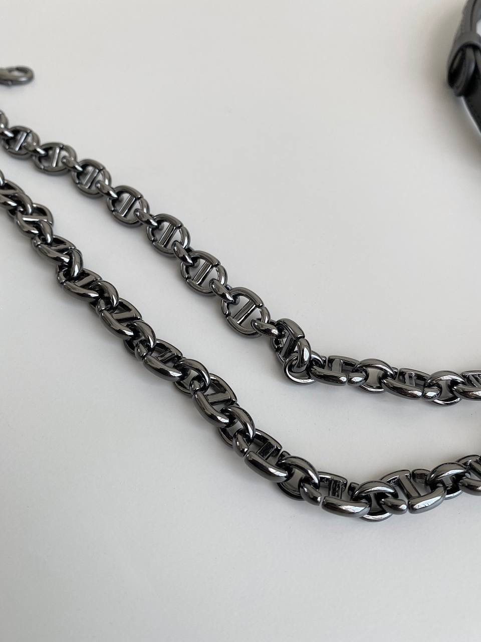 🈶黑枪 𝗗𝗶𝗼𝗿 𝗰𝗮𝗿𝗼手提相机包，全皮款 推荐给所有小包爱好者，超级呆萌 方方正正的箱形，软糯糯的小牛皮 简单不花哨，可拆卸肩带➕手提带两用 手提真的非常非常好看，多了丝小女人的娇羞感 高级又不失复古，冬天配大衣绝了 18×5×13cm，#7301m