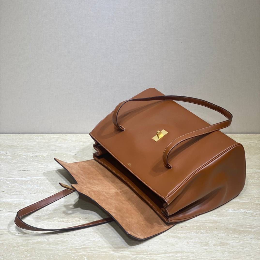 🔥大货实拍图 𝗖𝗘𝗟𝗜𝗡𝗘♥𝟭𝟲 𝗦𝗢𝗙𝗧大号 型号：194043 尺寸：38*26*18cm