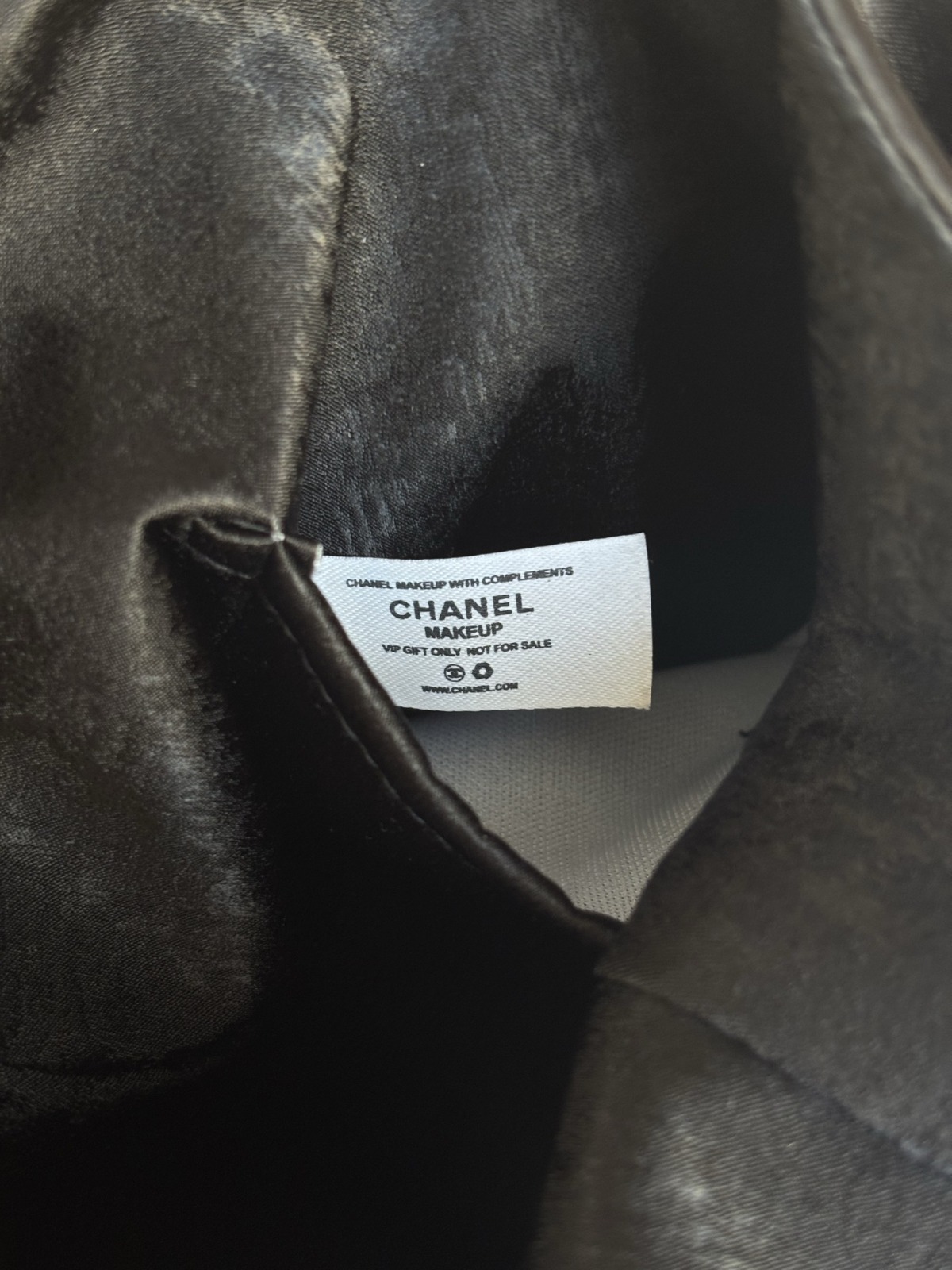 CHANEL 海外 Makeup VIP Tote Bag 黑緞面抽繩托特