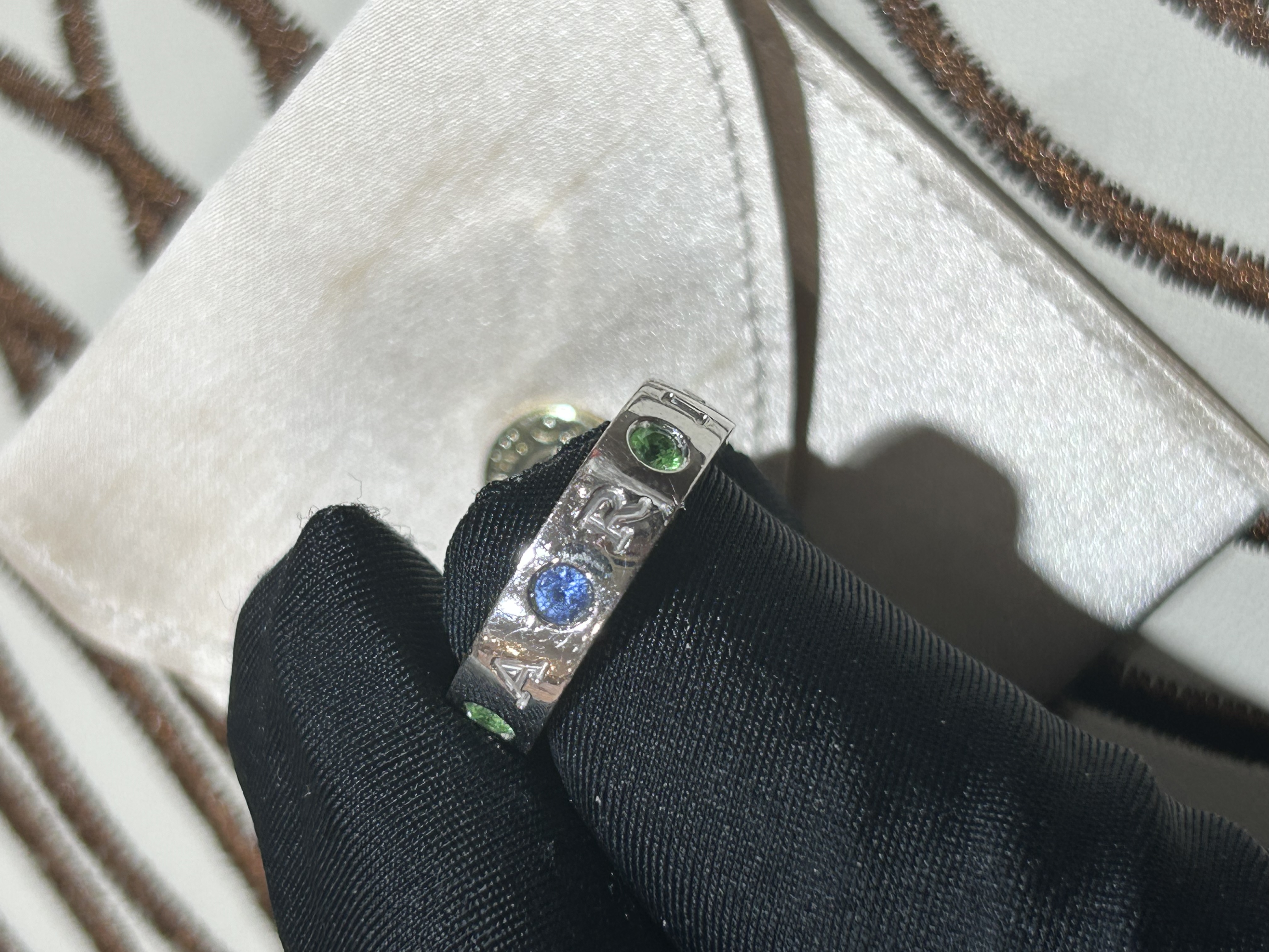 Bvlgari 18K白金戒指，镶嵌藍寶石和沙弗莱石 100%Authentic, 98%New ✅證書✅Dust bag