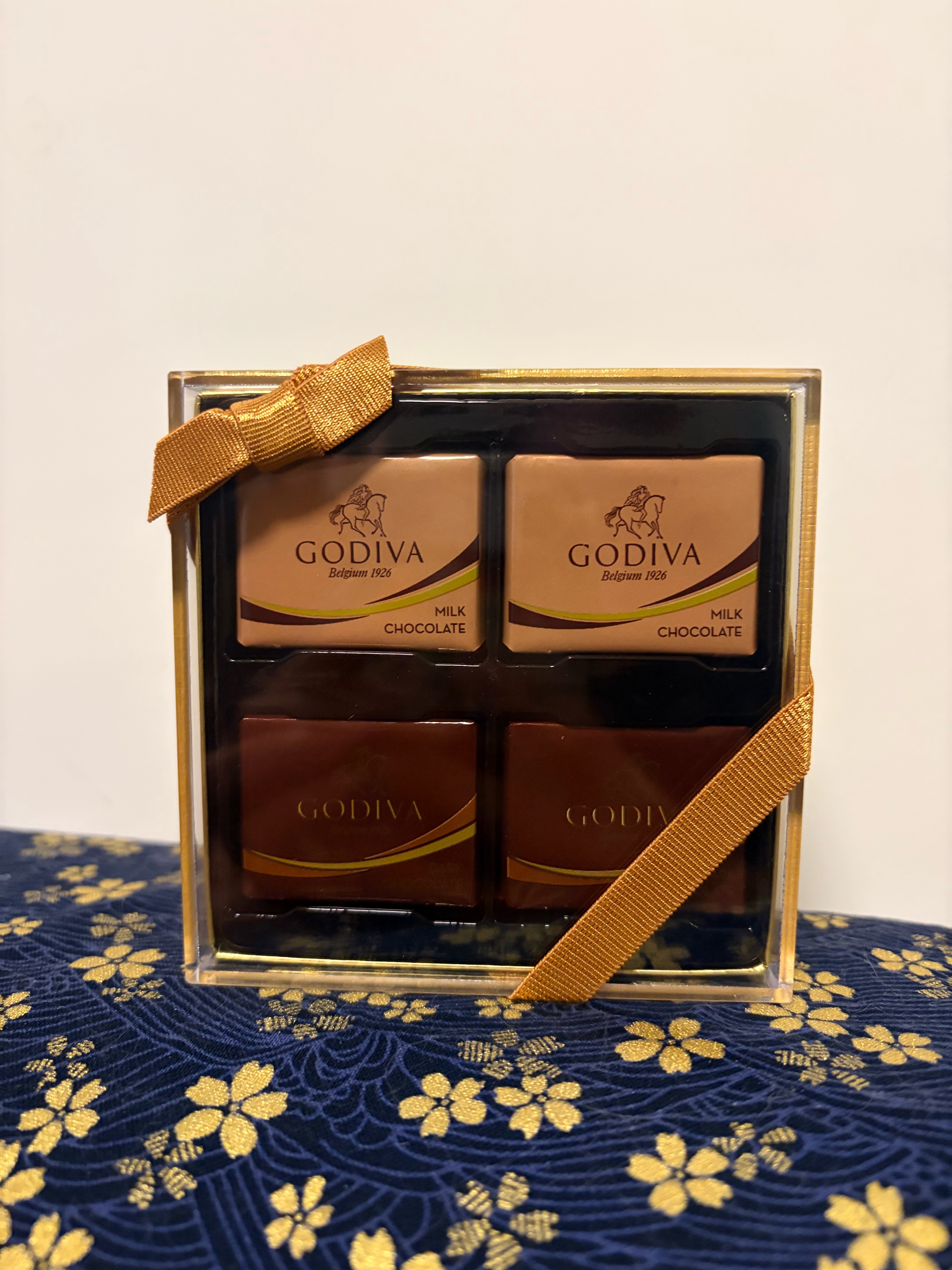 買一送一 Godiva 片裝牛奶朱古力及黑朱古力