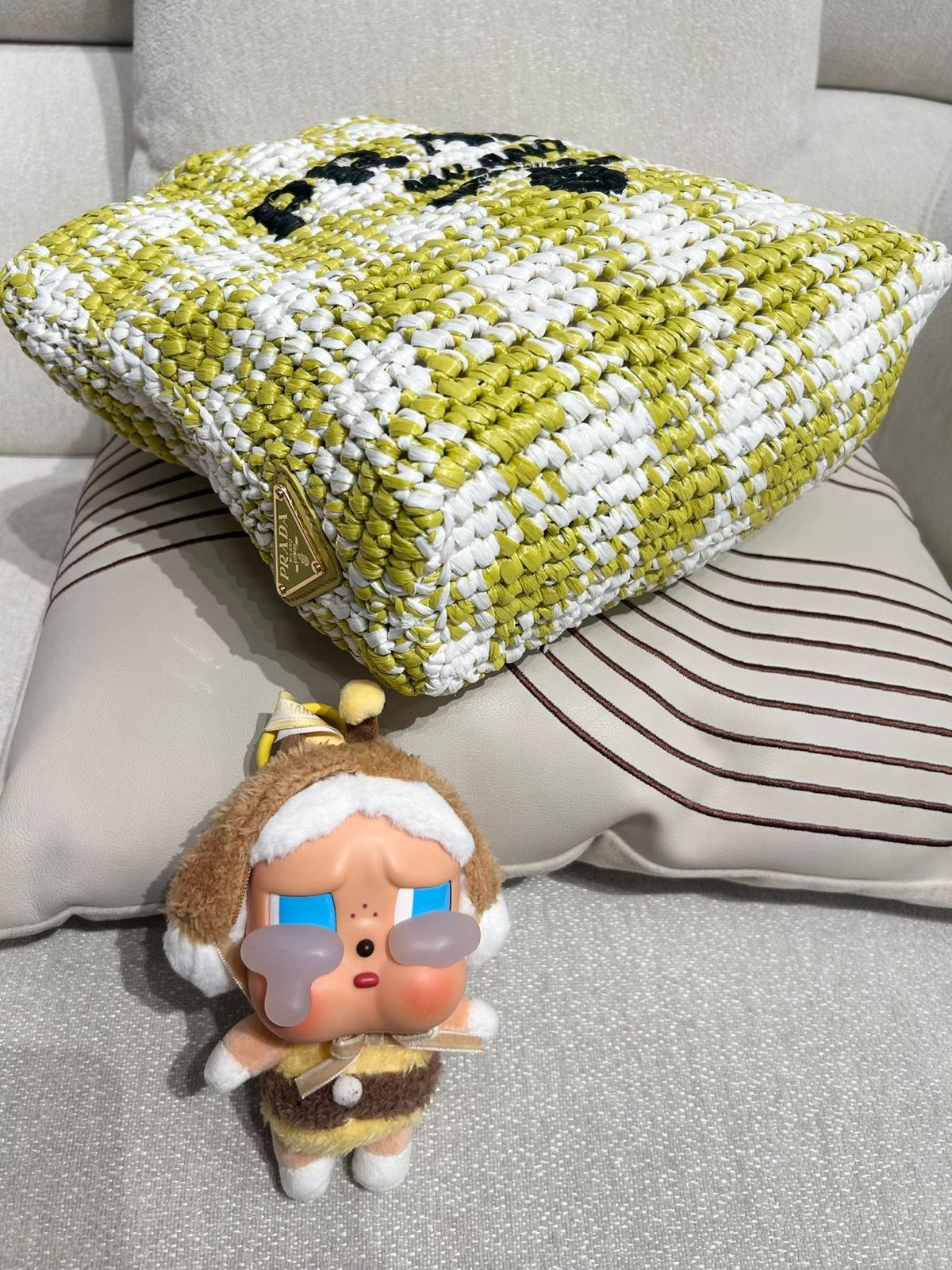 Prada Raffia bag 100%Authentic, 98%new ✅dust bag