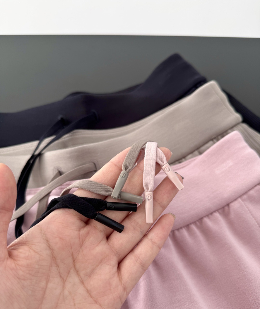 Lululemon Contrast-Ribbed Softstreme 羅紋闊腳開衩褲