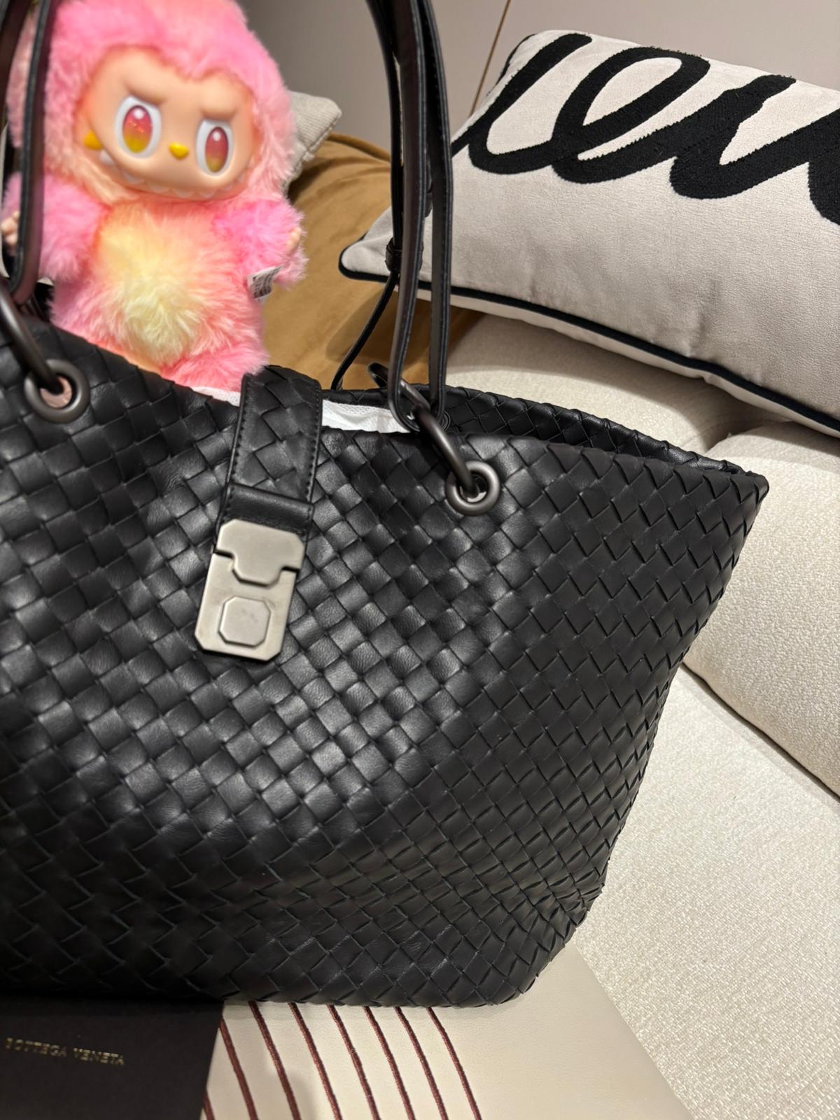 Bottega Veneta shoulder bag BV Black Lambskin Tote Bag 100%Authentic,98%new✅dust bag  