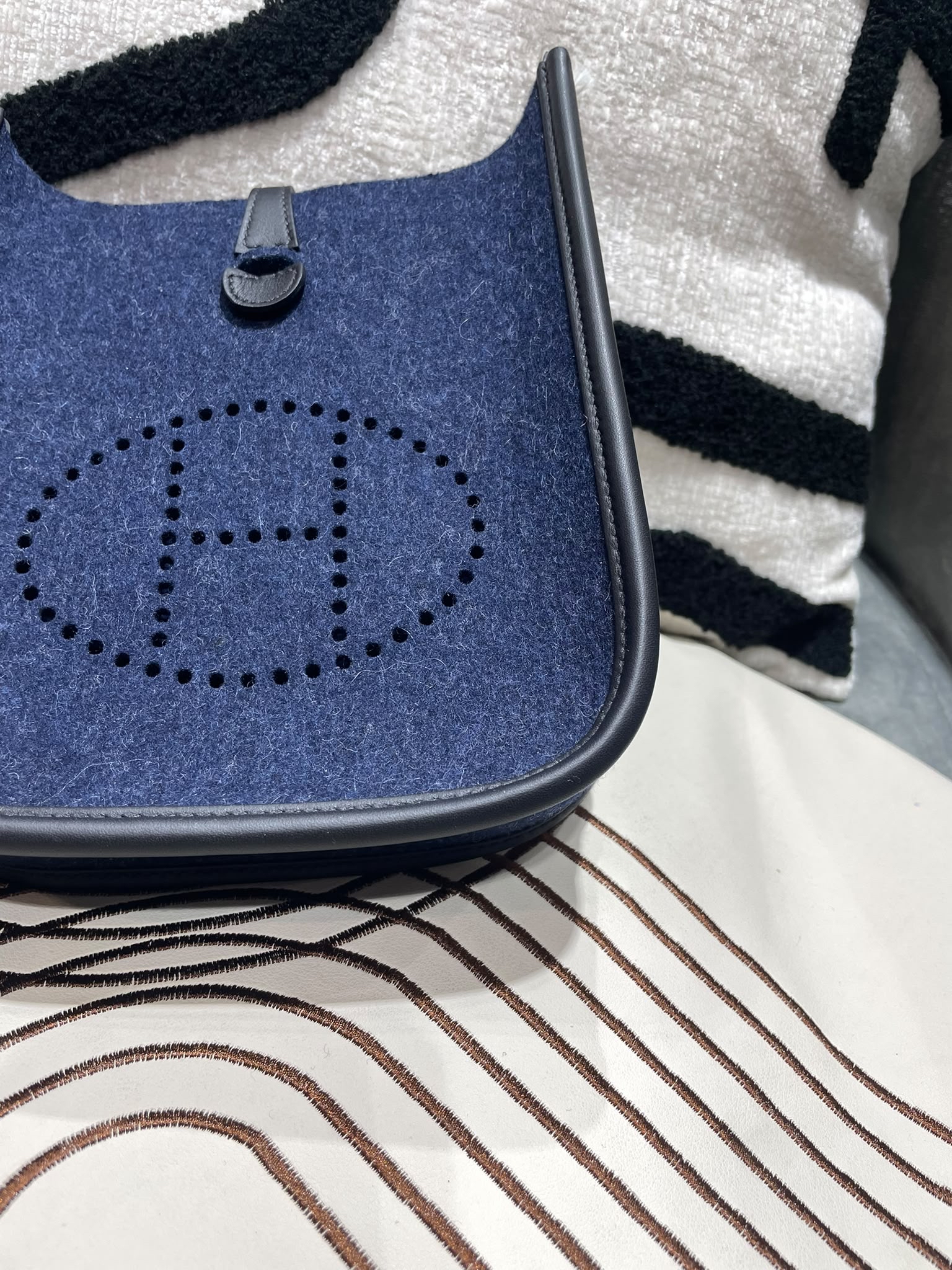 全新 HERMES Mini Evelyne 16 , STAMP Z ,2Z 午夜藍 Bleu Nuit牛皮 Feutre 羊毛氈銀扣, 100%Authentic,全新未使用品 ✅收據✅dust bag✅box 