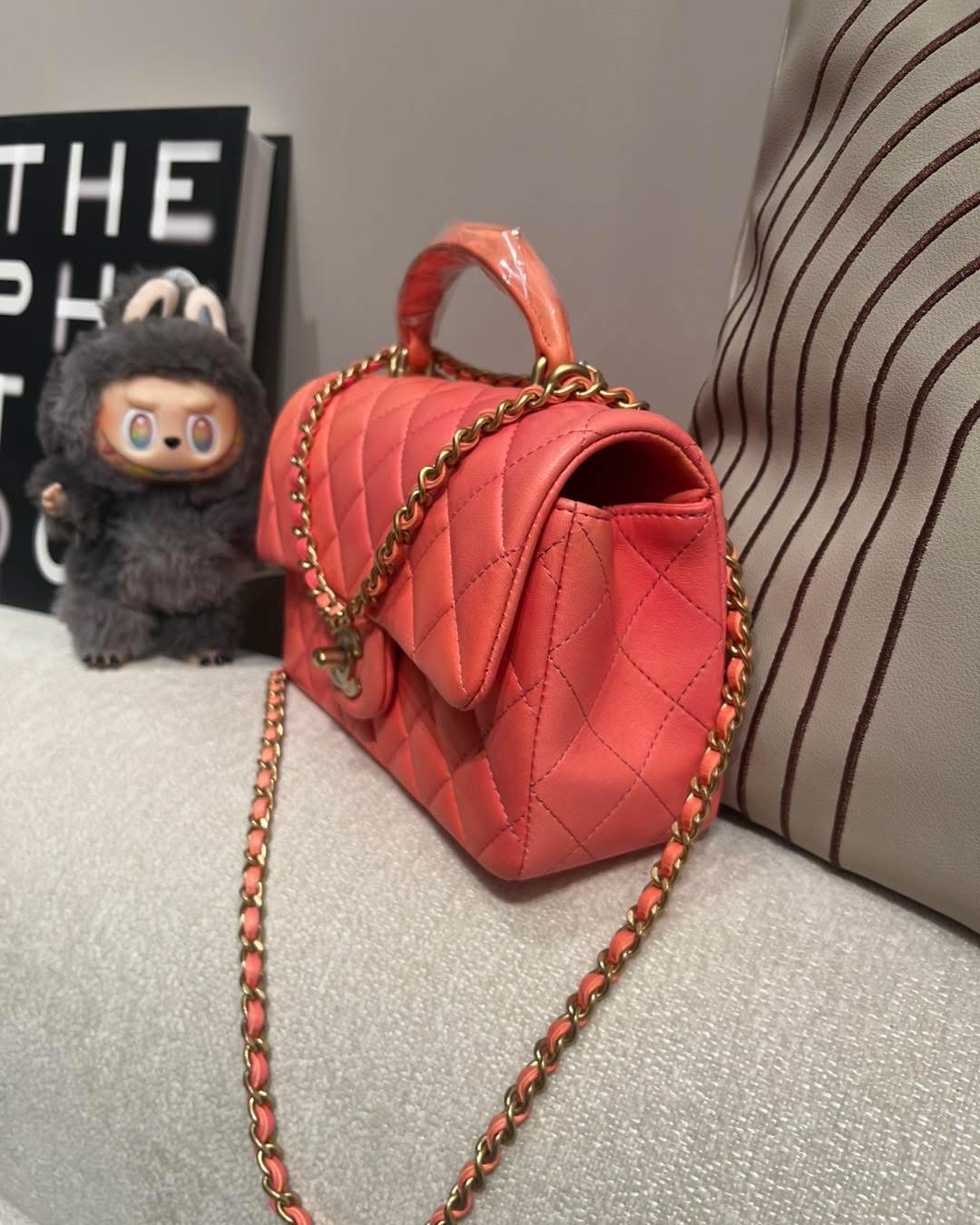 全新 Chanel mini flap bag with handle cf20cm 100%Authentic,100% new全新貨品   ✅專門店收據✅晶片✅dust bag✅盒