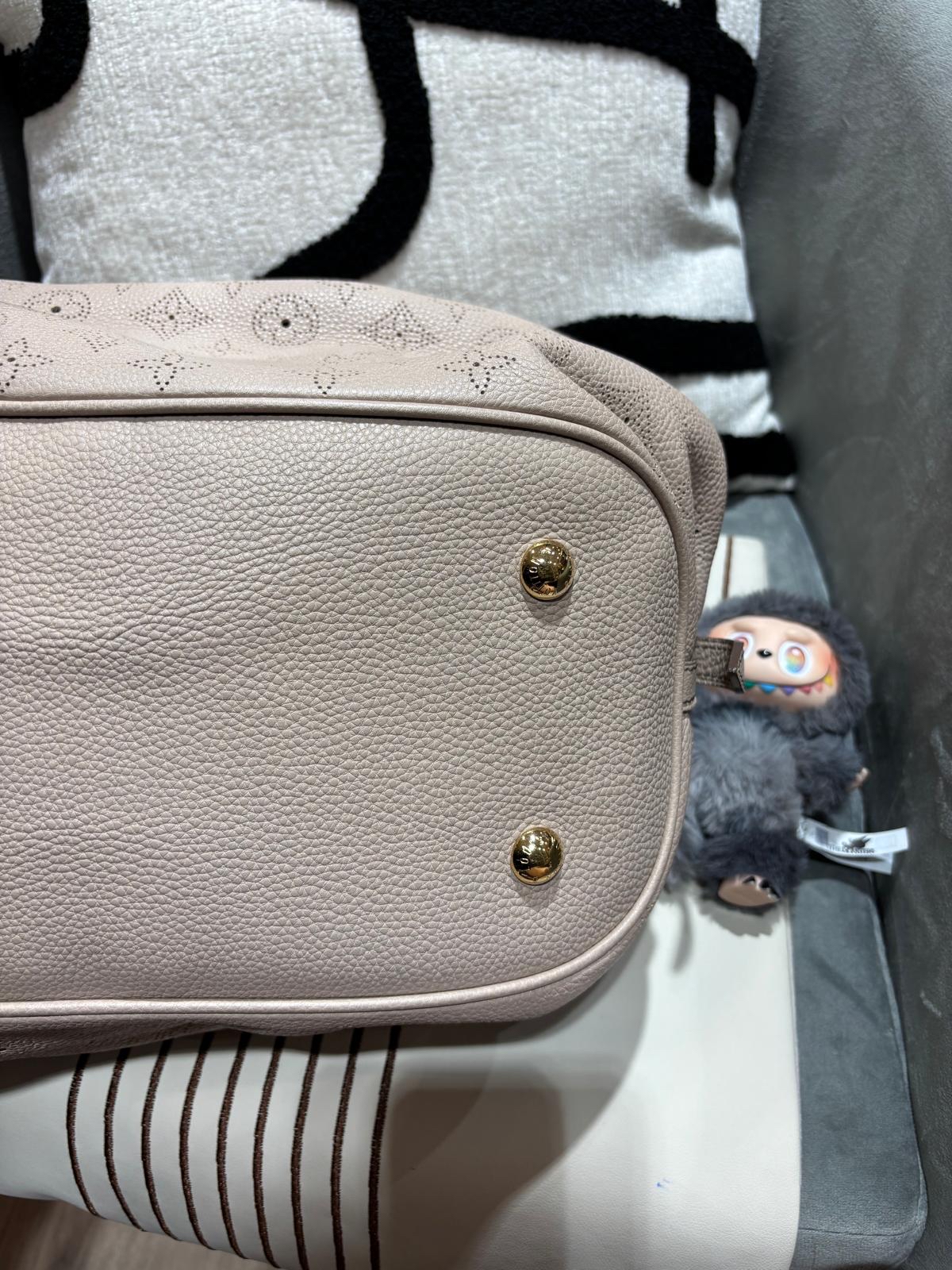 LV Mahina Hobo Bag M93979 100%Authentic, 95%New ✅Dust bag