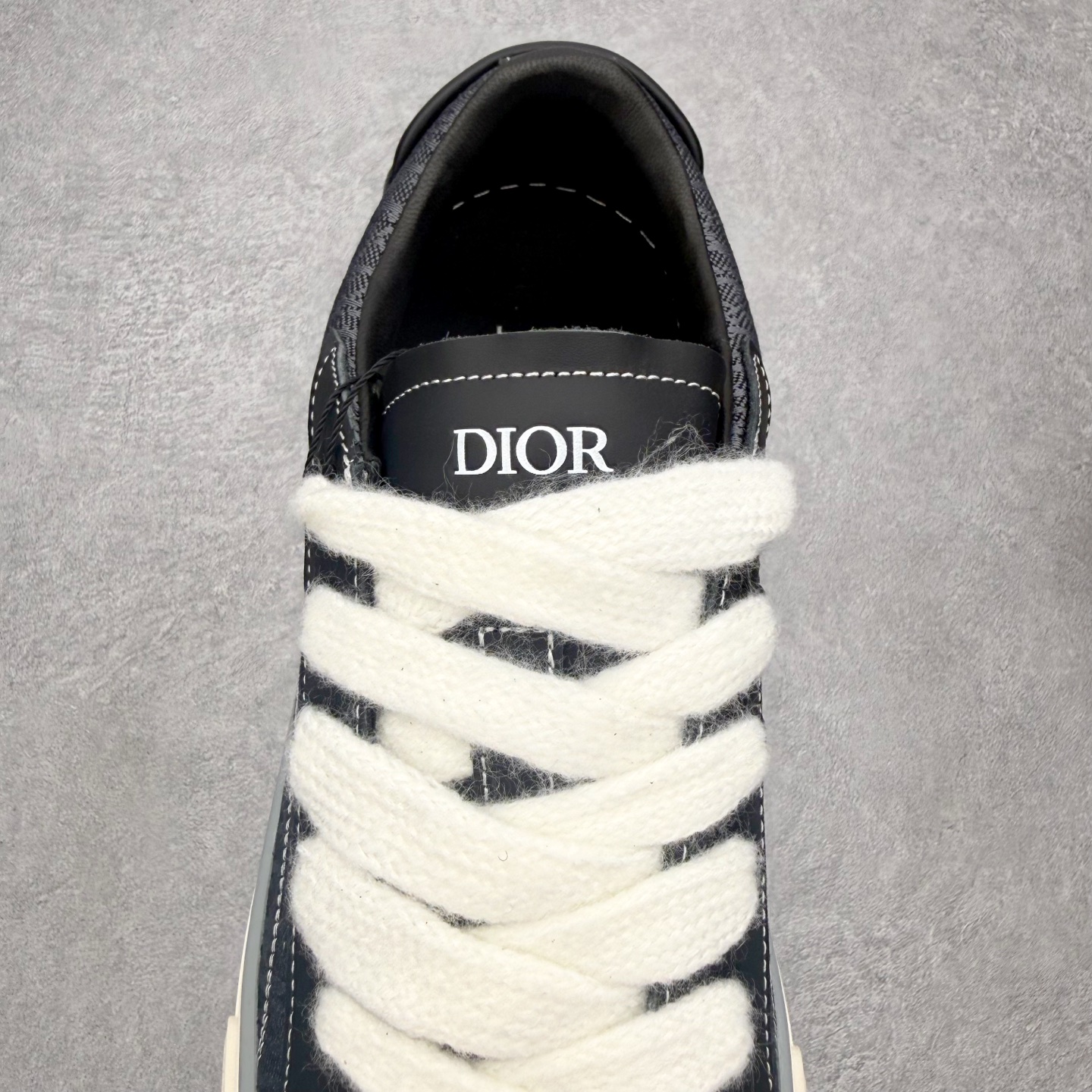 Dior B33