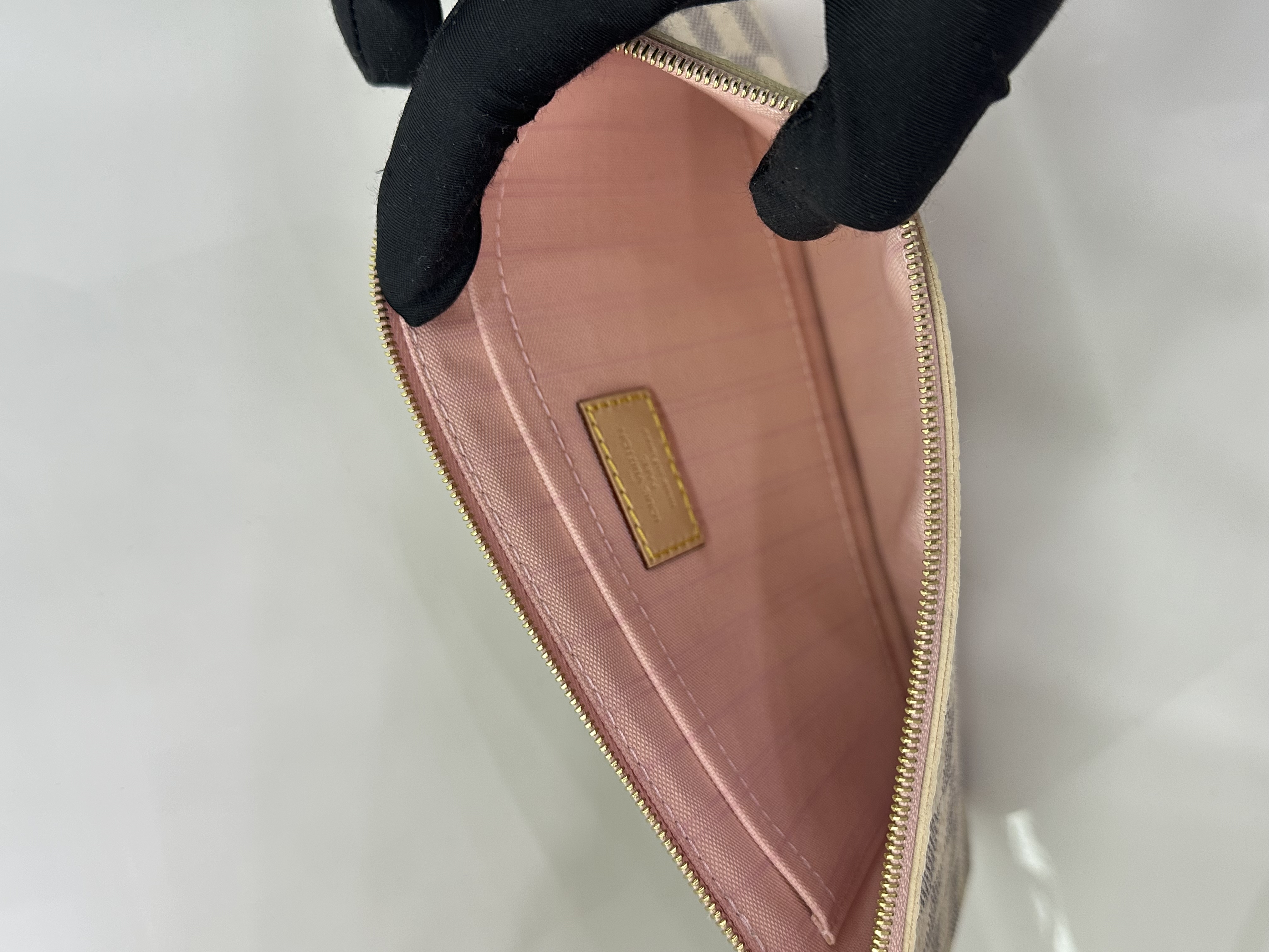 直播貨品 |  [1個-$100 2個-$300］KK09
