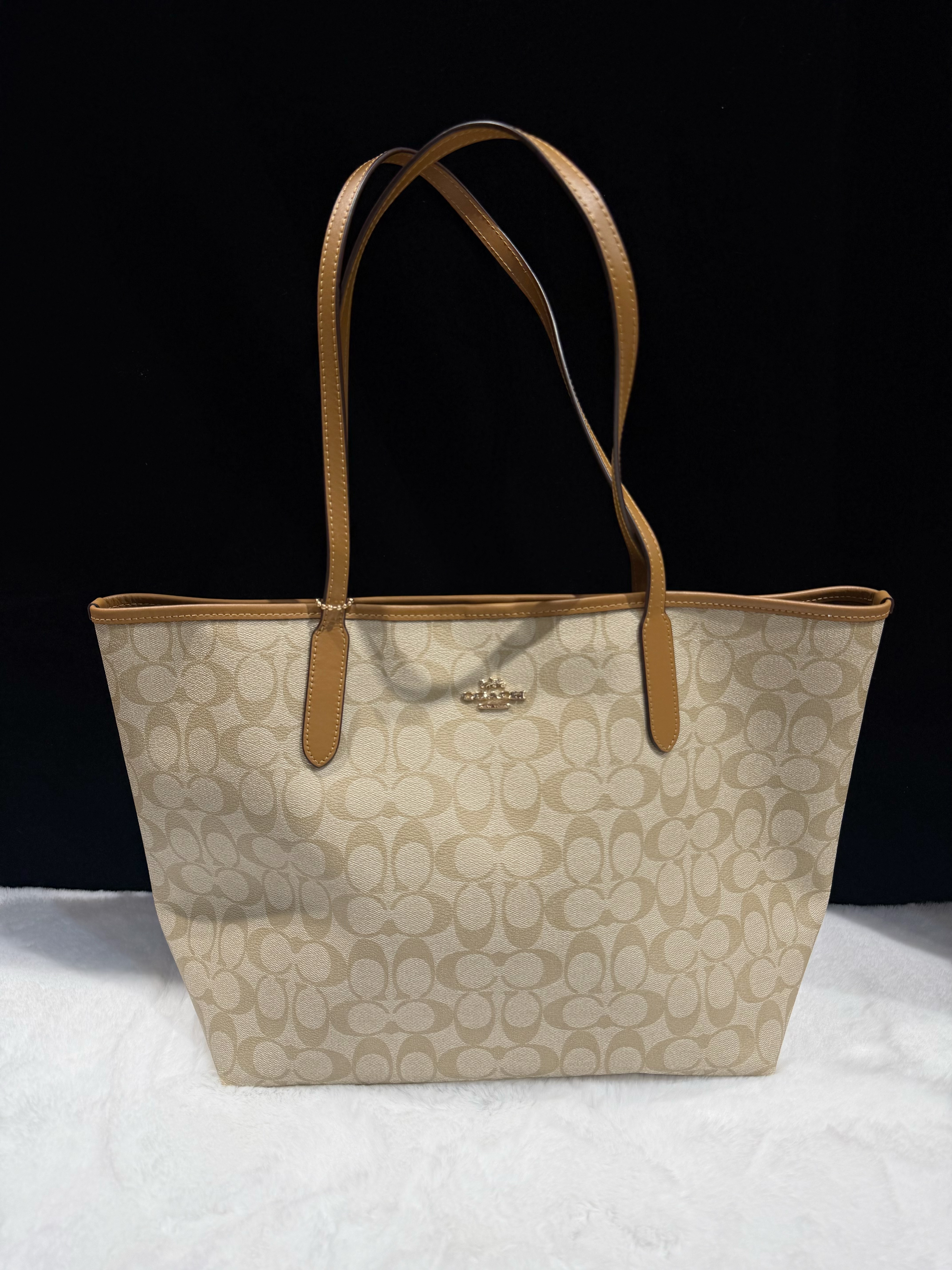 Coach City tote milk tea/m