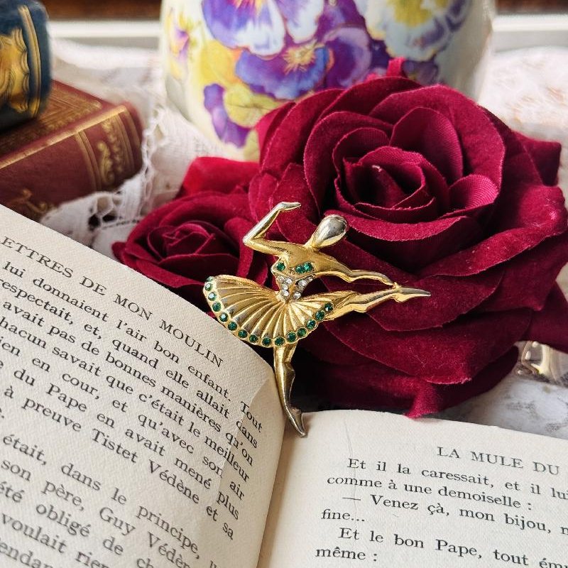 Vintage Elegant Bejeweled Ballerina Golden Brooch (MT2364)