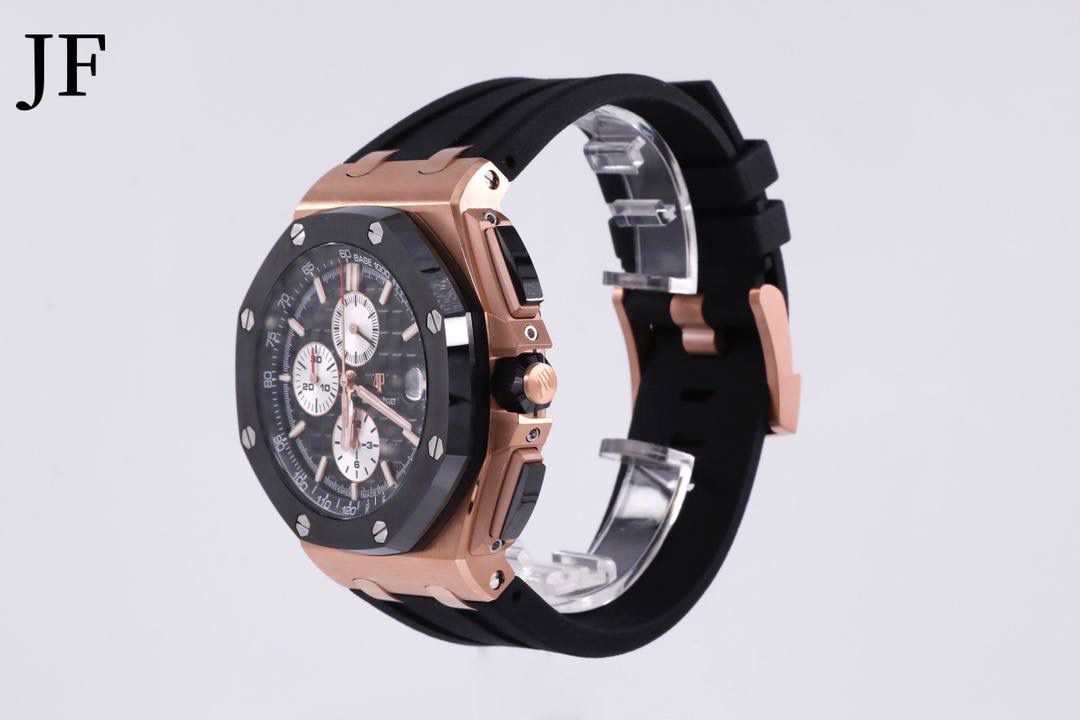 🚀品牌：AP大熊猫🚀 系列：俗称金大熊猫 机芯：3126计时自动机械 材质：316精钢表壳 陶瓷圈 直径：42mm 皮带：橡胶表带 表扣：原装针扣 玻璃：蓝宝石水晶玻璃