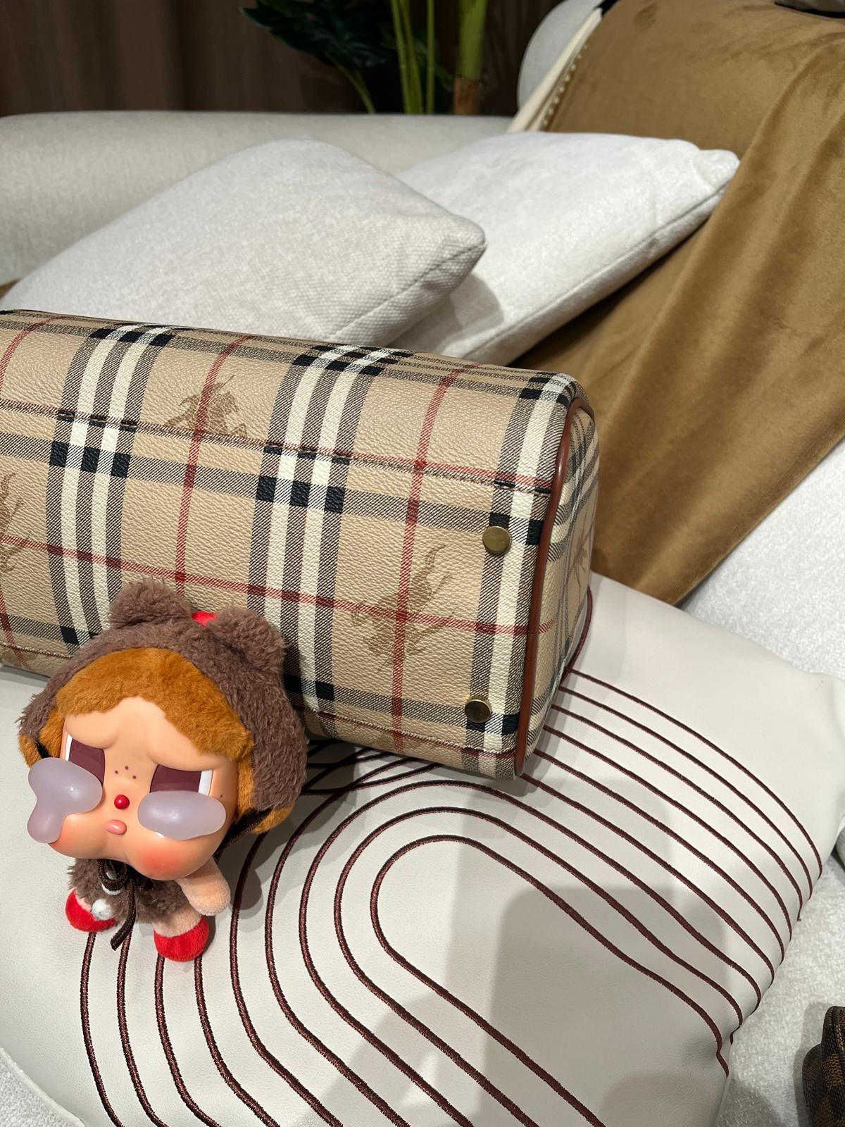 Burberry Boston bag ,100%Authentic ,98%new 