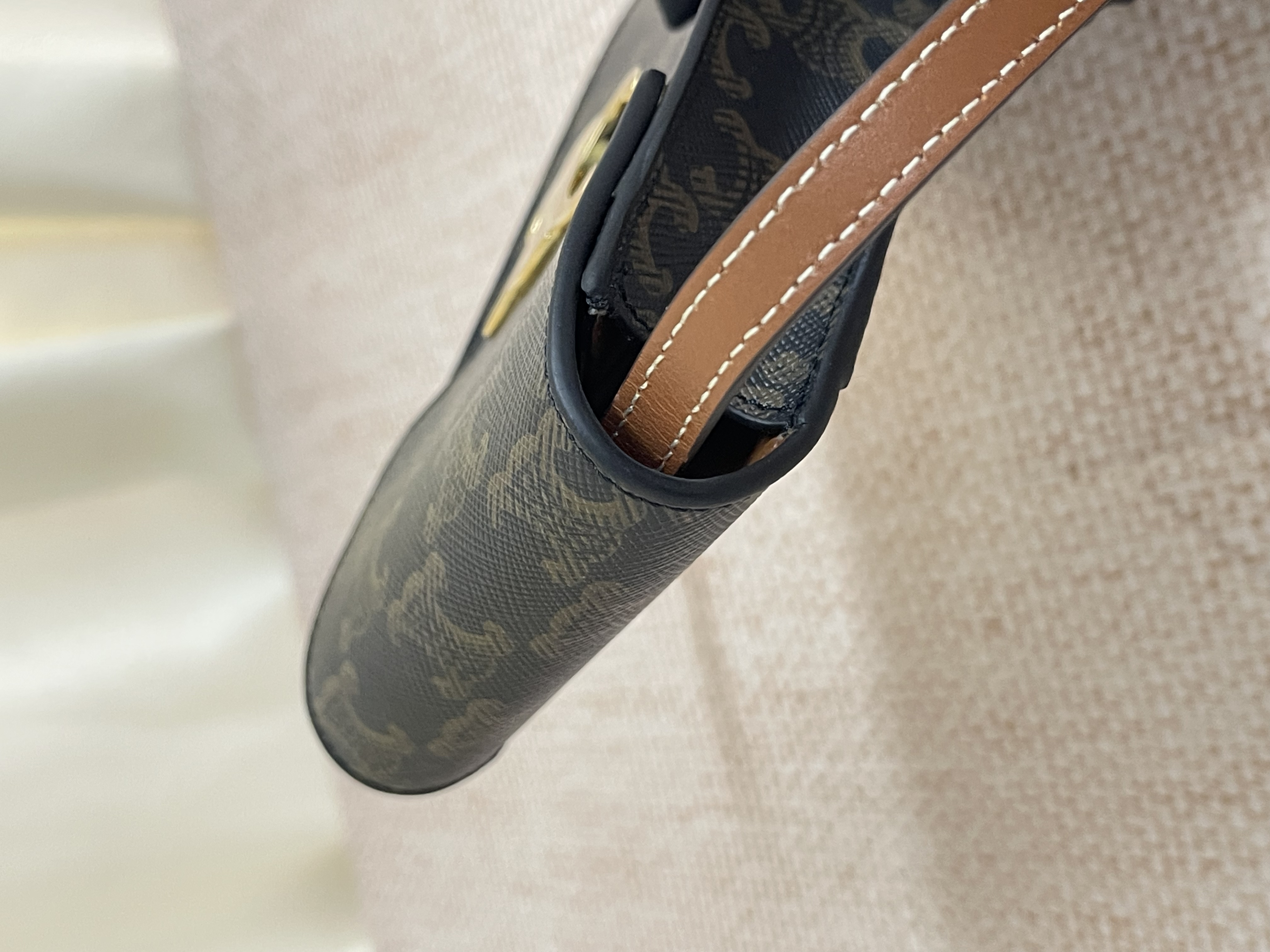 Pre-owned Celine Triomphe Phone Pouch / Product Code: 26040108