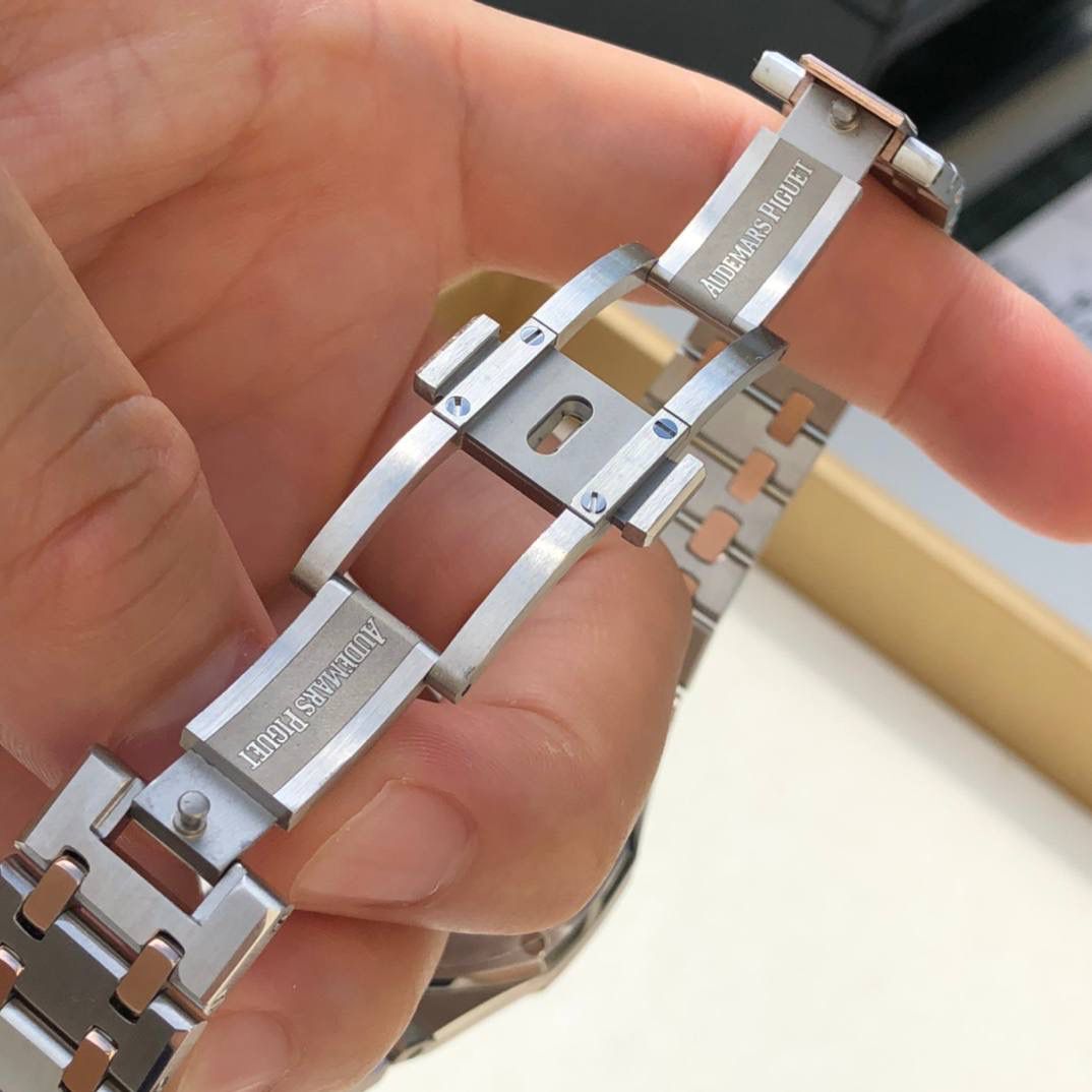 爱彼皇家橡树系列女士腕表：精钢与玫瑰金，镶钻表圈