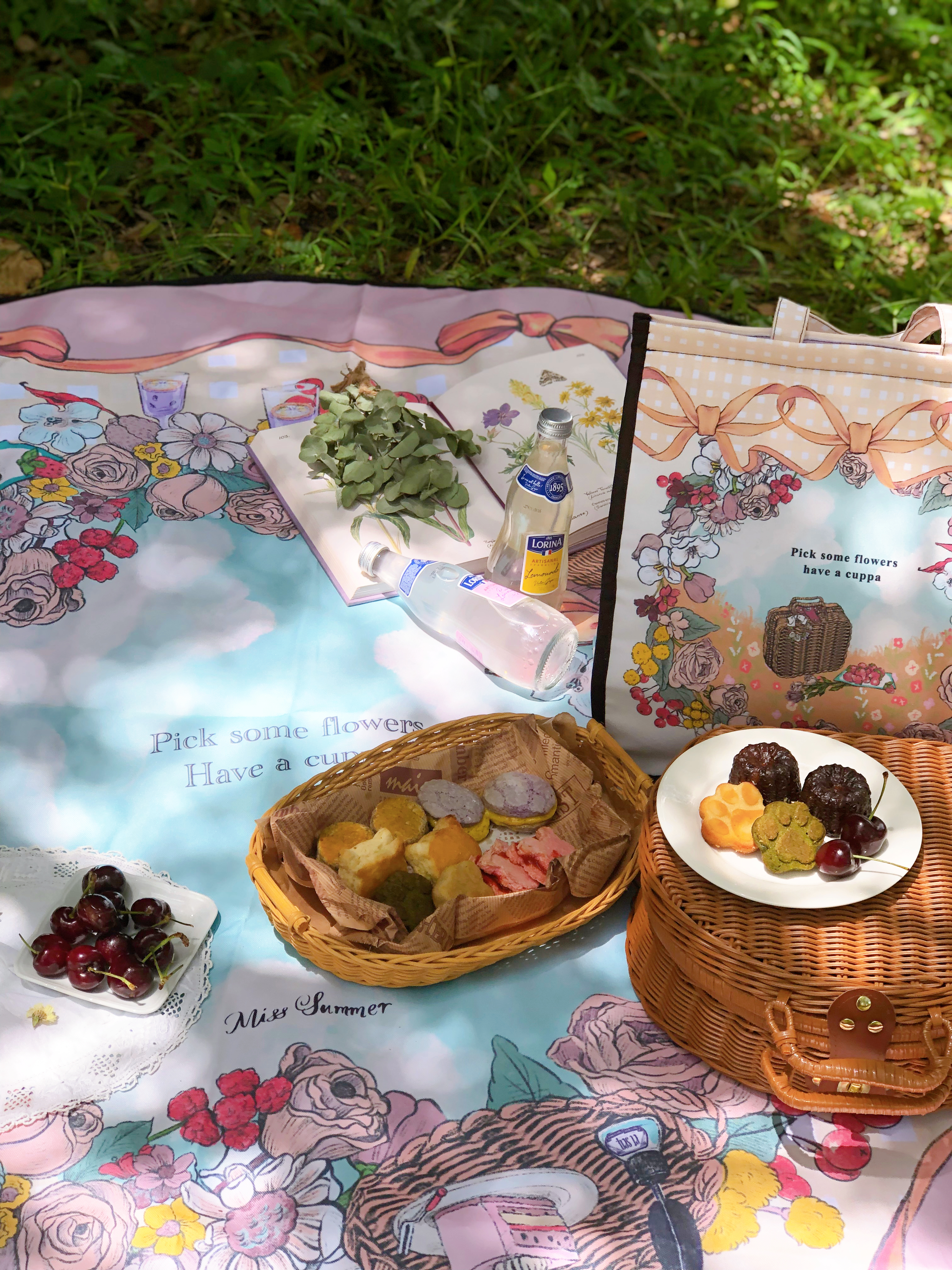 Miss Summer {Blue sky party} 野餐墊 + 保冷袋