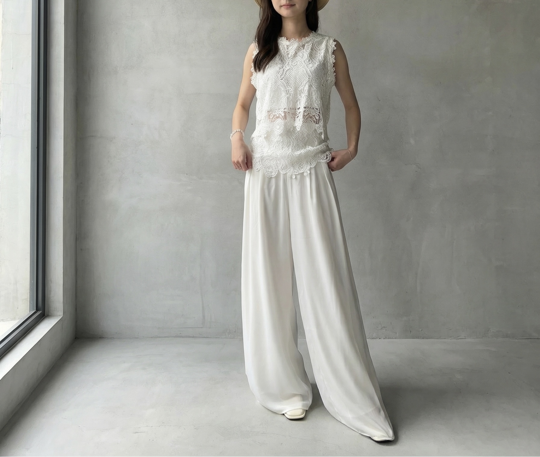 優雅蕾絲兩件式套裝：短版上衣與寬鬆長褲