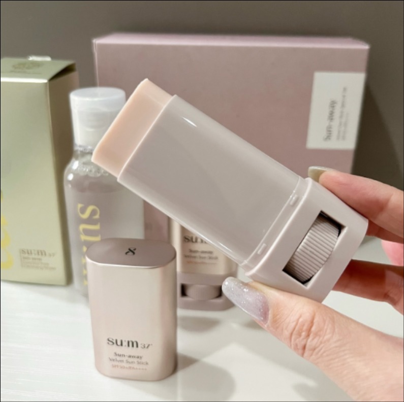 $175套。su:m37°  絲絨防曬棒特別套裝