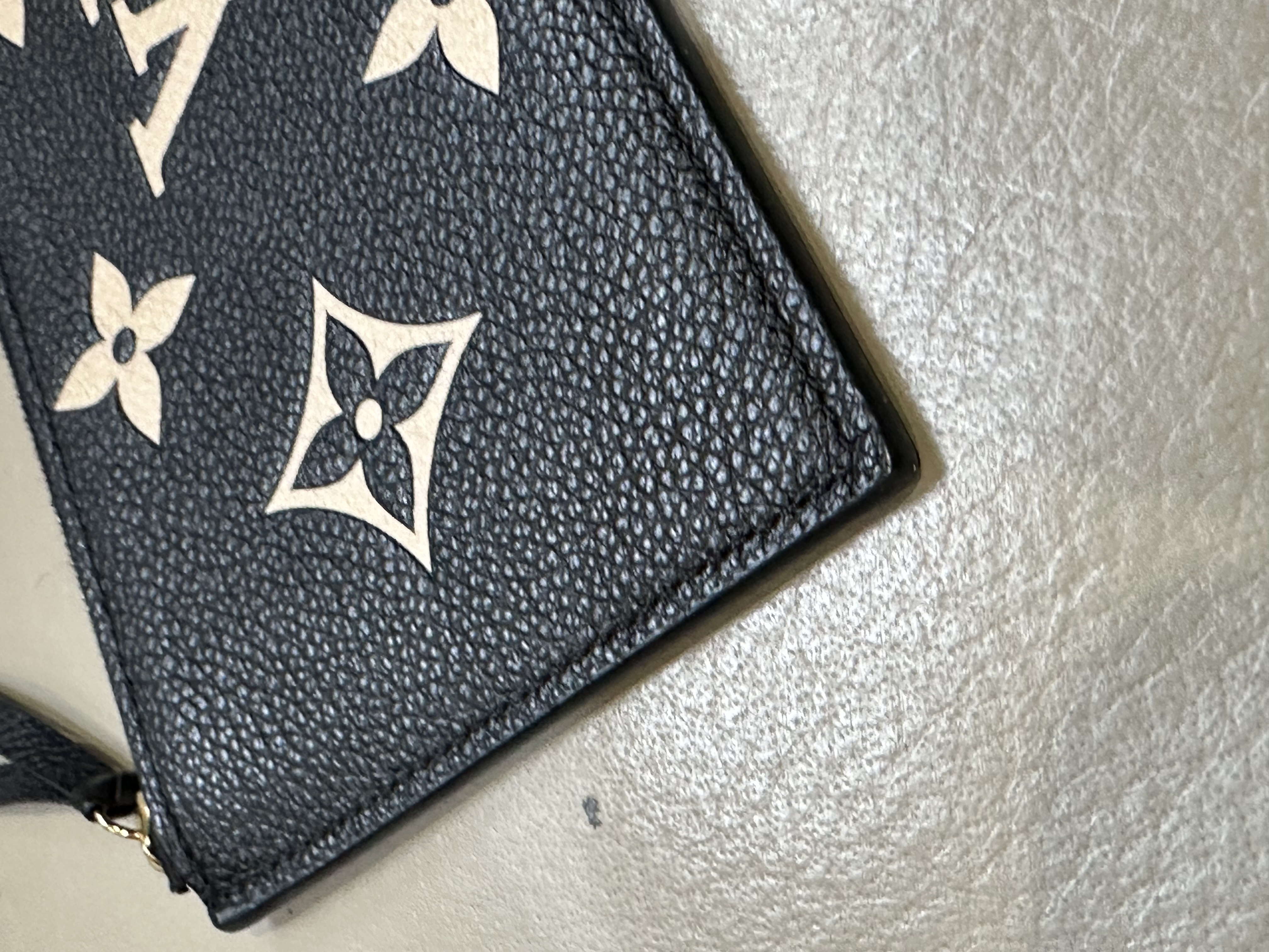 Pre-owned LV Félicie Pochette in bicolor Monogram Empreinte leather / Product Code: 26040508