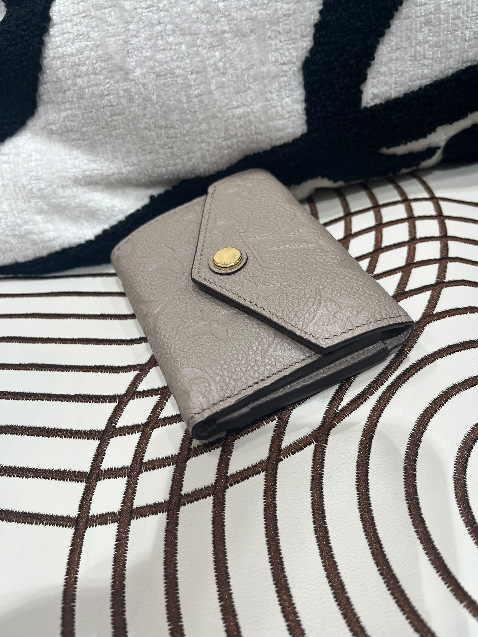 LV Zoe Wallet M69800 牛皮銀包 100%Authentic, 95%New ✅NFC✅Dust bag✅Box