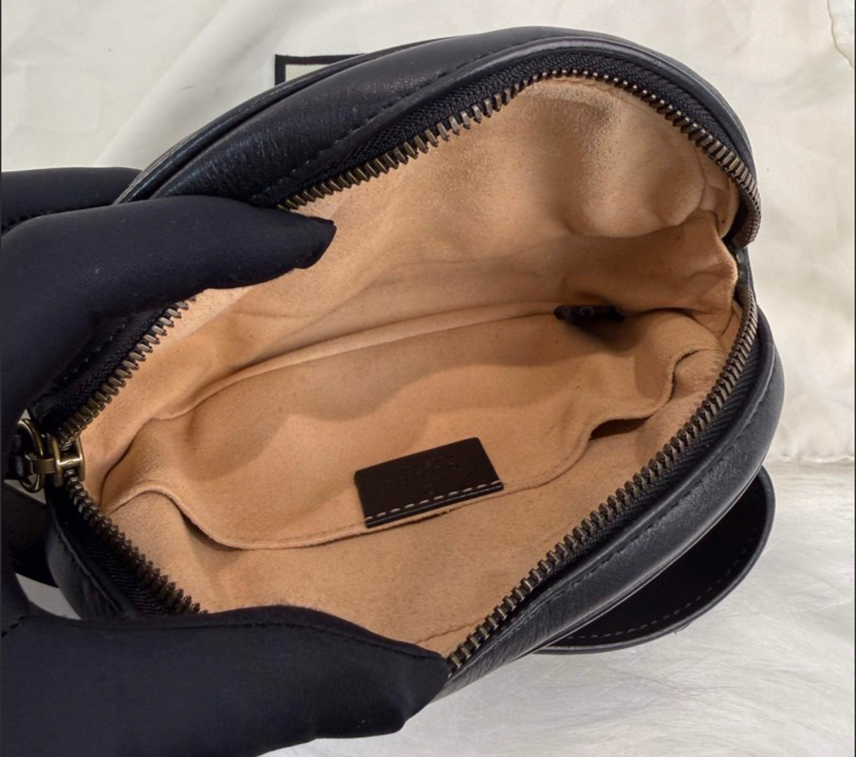 GUCCI古馳 GG Marmont 馬蒙黑色金標Logo 絎縫牛皮 單肩斜挎包胸包腰包 常規 女款