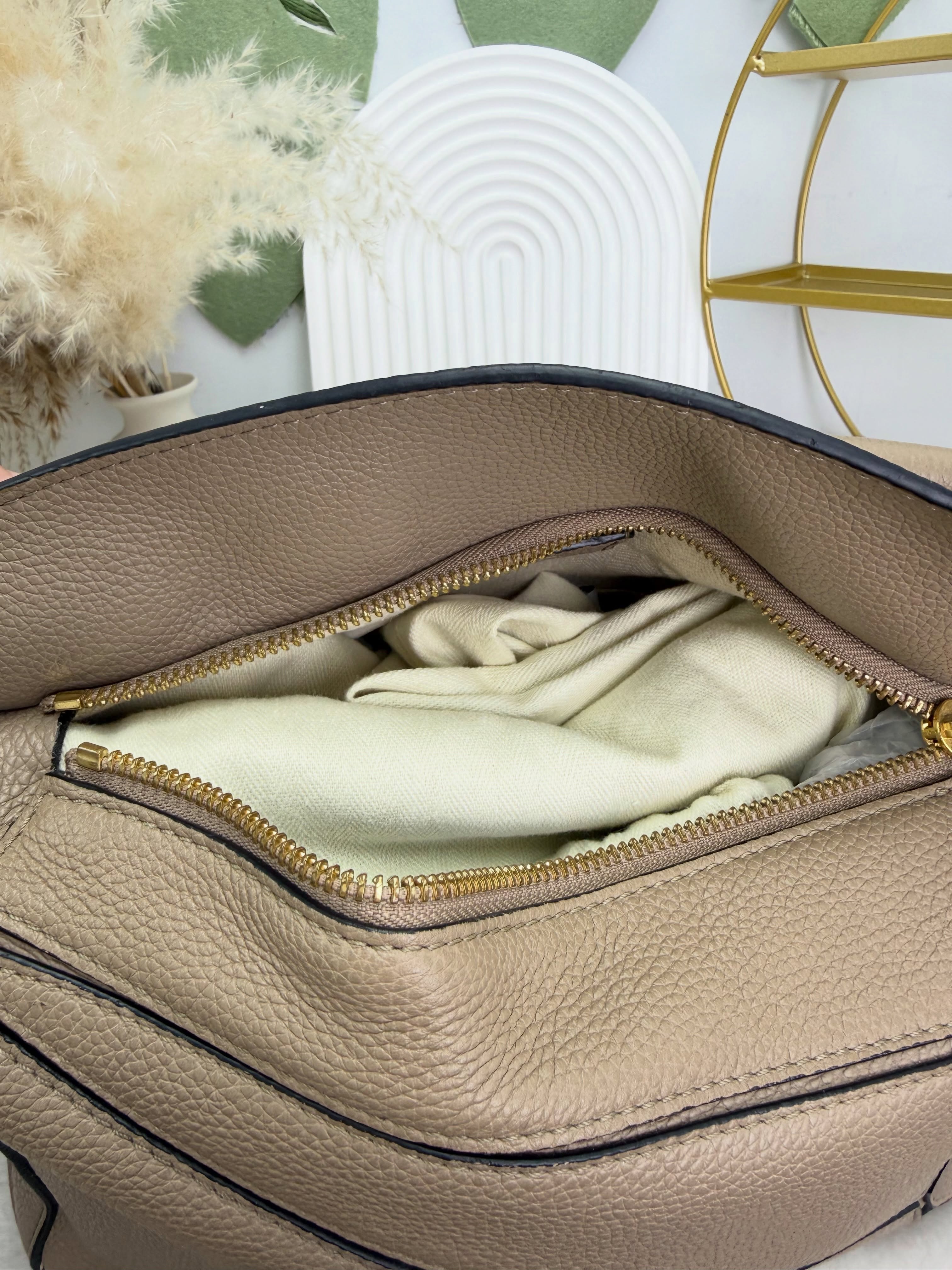 Loewe✨PRE OWNED 💥Small Puzzle沙金色 手提單肩斜肩包🤎