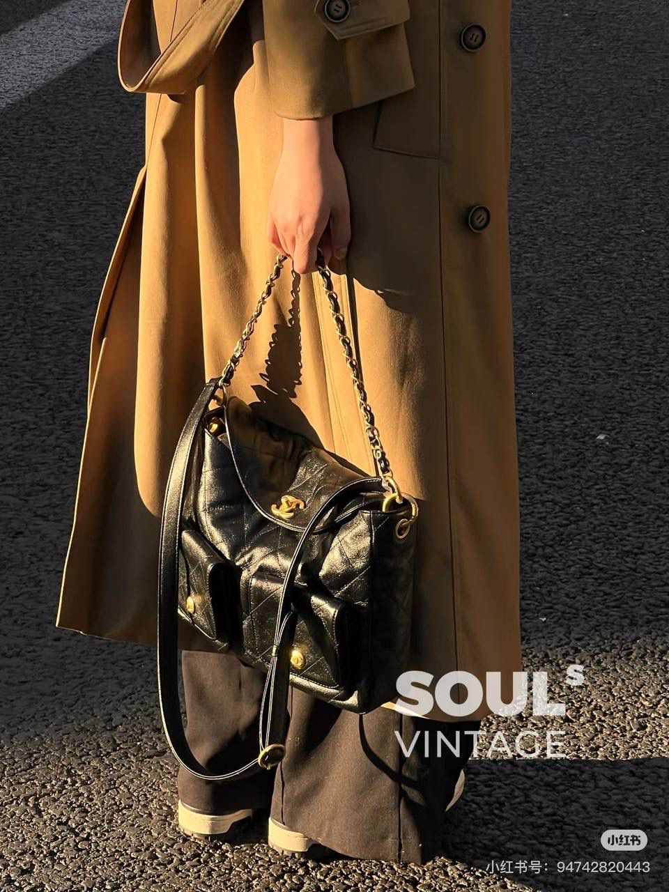 24P邮差Hobo大號鑒定版 👜 一包一碼 支持全球鑒定查驗身份證原廠專G Bonaudo原廠皮料過關清單資料可査詢 24P郵差/嬉皮包可以說是這一季的黑馬了，以其簡約而不失奢華的設計，融入復古學院風，展現出獨特的時尚魅力 五金：全銅復古鎏金 皮料：Bonaudo原廠小牛皮 尺寸大号：30*21.5*5cm 小号：24.5*19*5cm