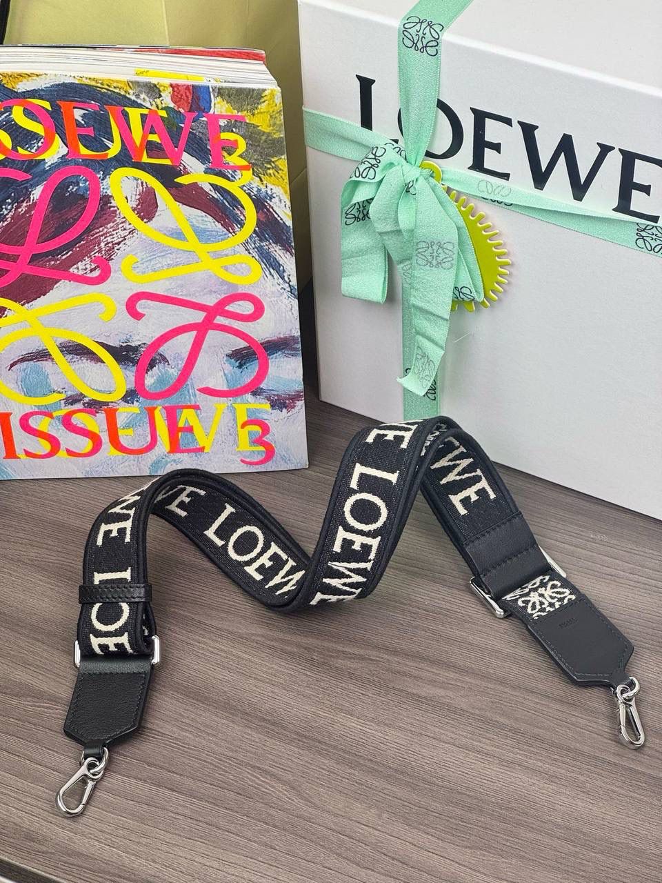 👉🏻升级版肩带【墨白】✅ 𝐀𝐧𝐚𝐠𝐫𝐚𝐦 刺绣肩带「墨白」 👈 全新升级上线♻️ （长度可调节） 编码：182323