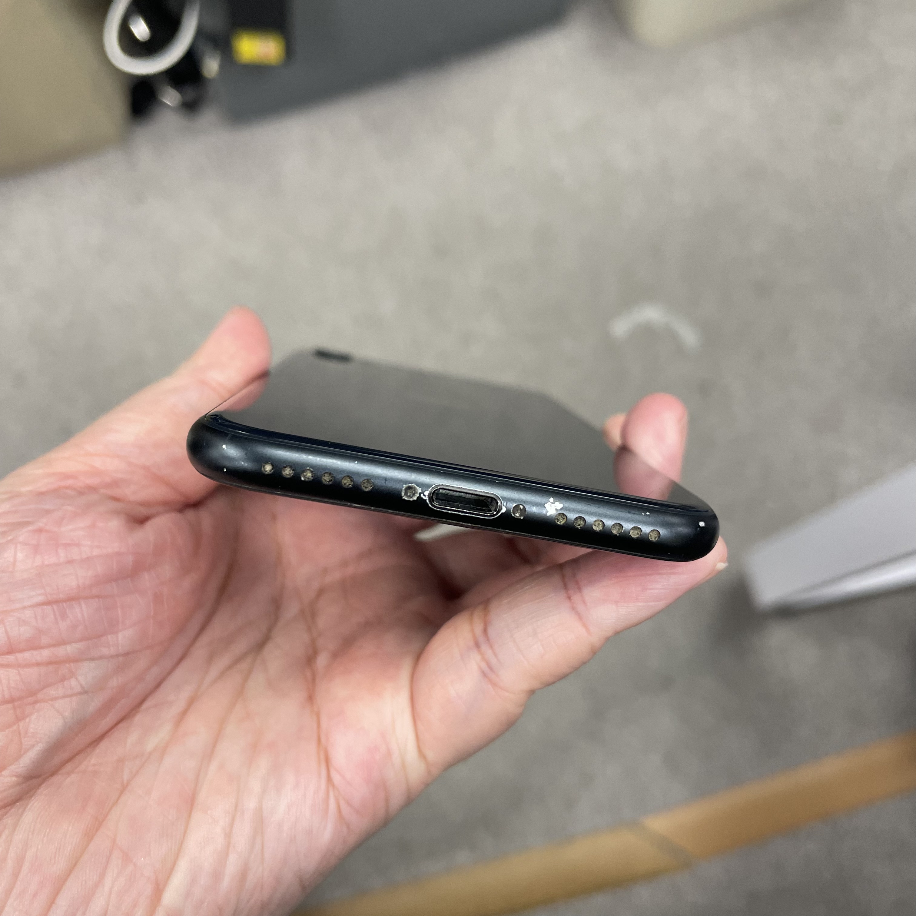 *5917 SE 3 超靚機 128GB 電75 黑色 black